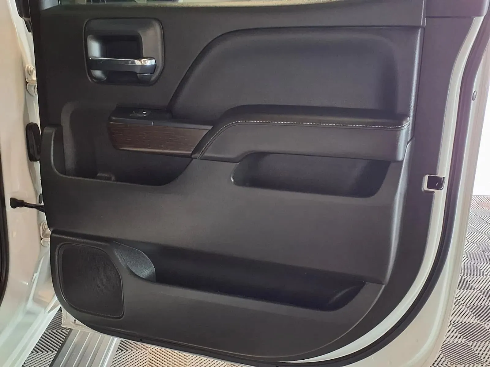 GMC Sierra photo 11