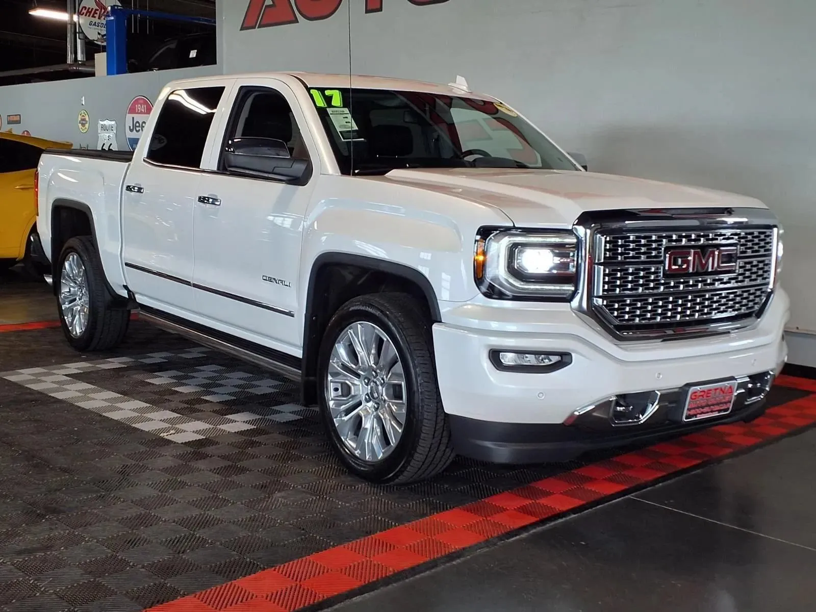 GMC Sierra photo 2
