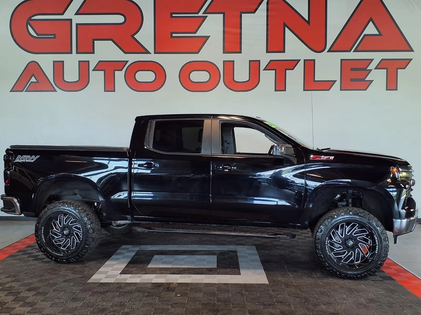 Black 2022 Chevrolet Silverado 1500 LT for sale in Gretna, NE