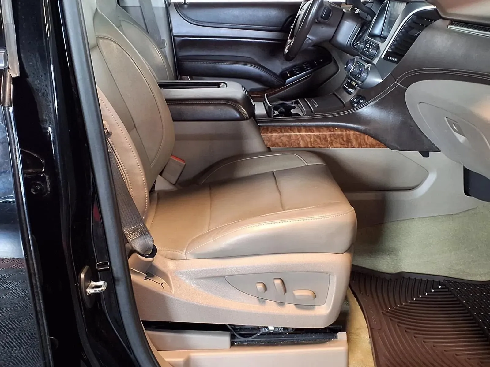 Chevrolet Tahoe photo 14