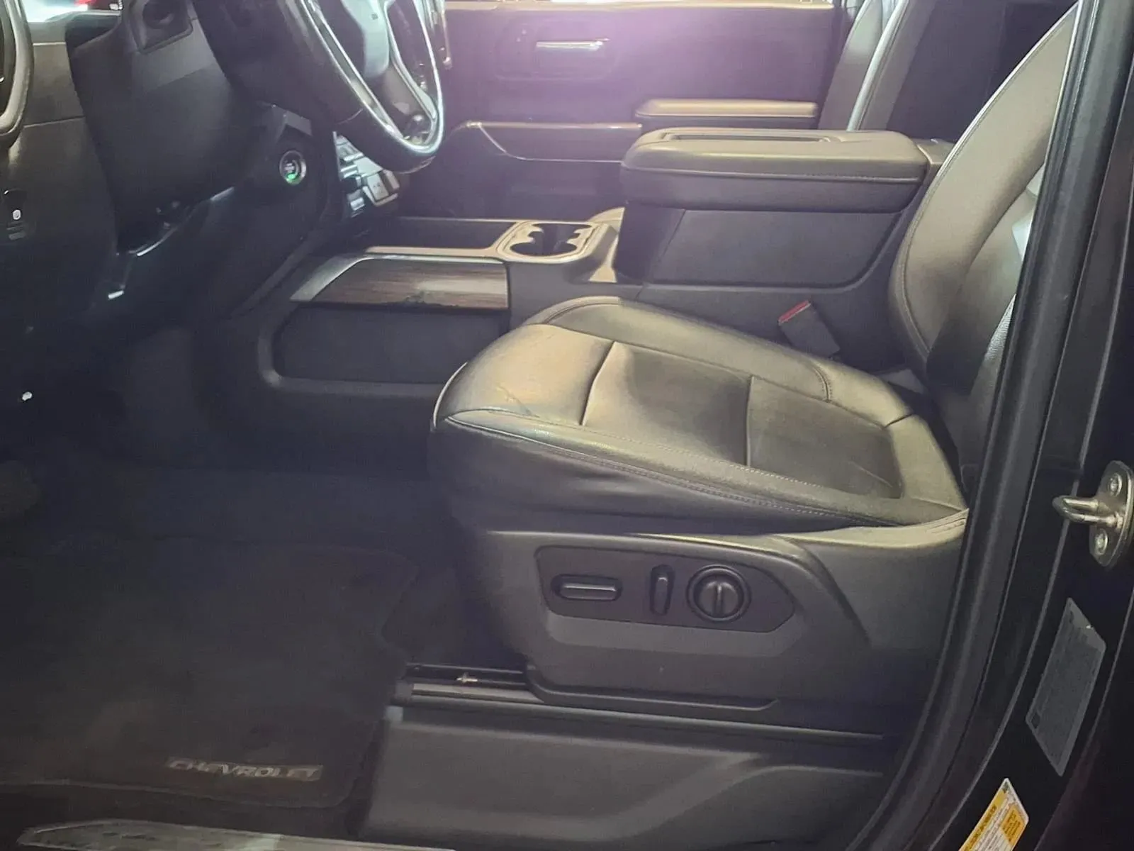Chevrolet Silverado photo 17