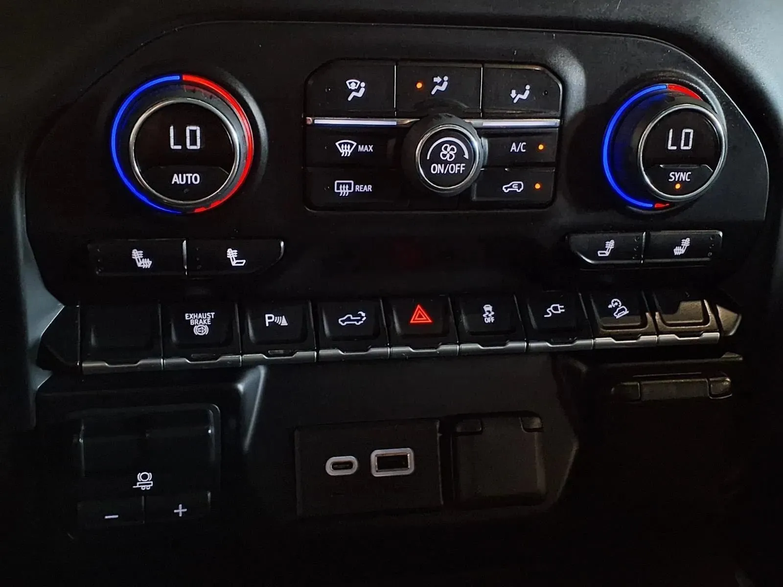 Chevrolet Silverado photo 20