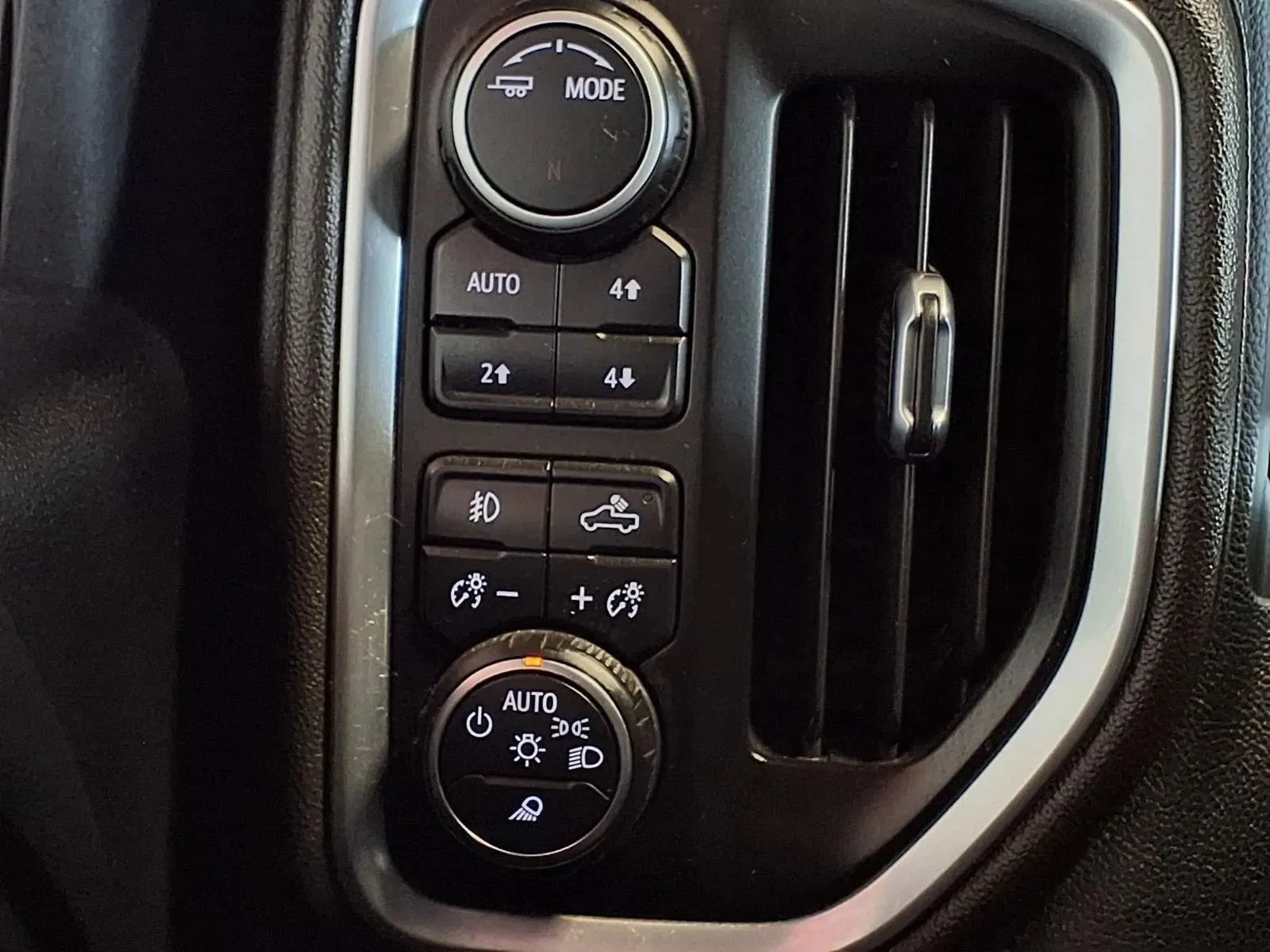 Chevrolet Silverado photo 28
