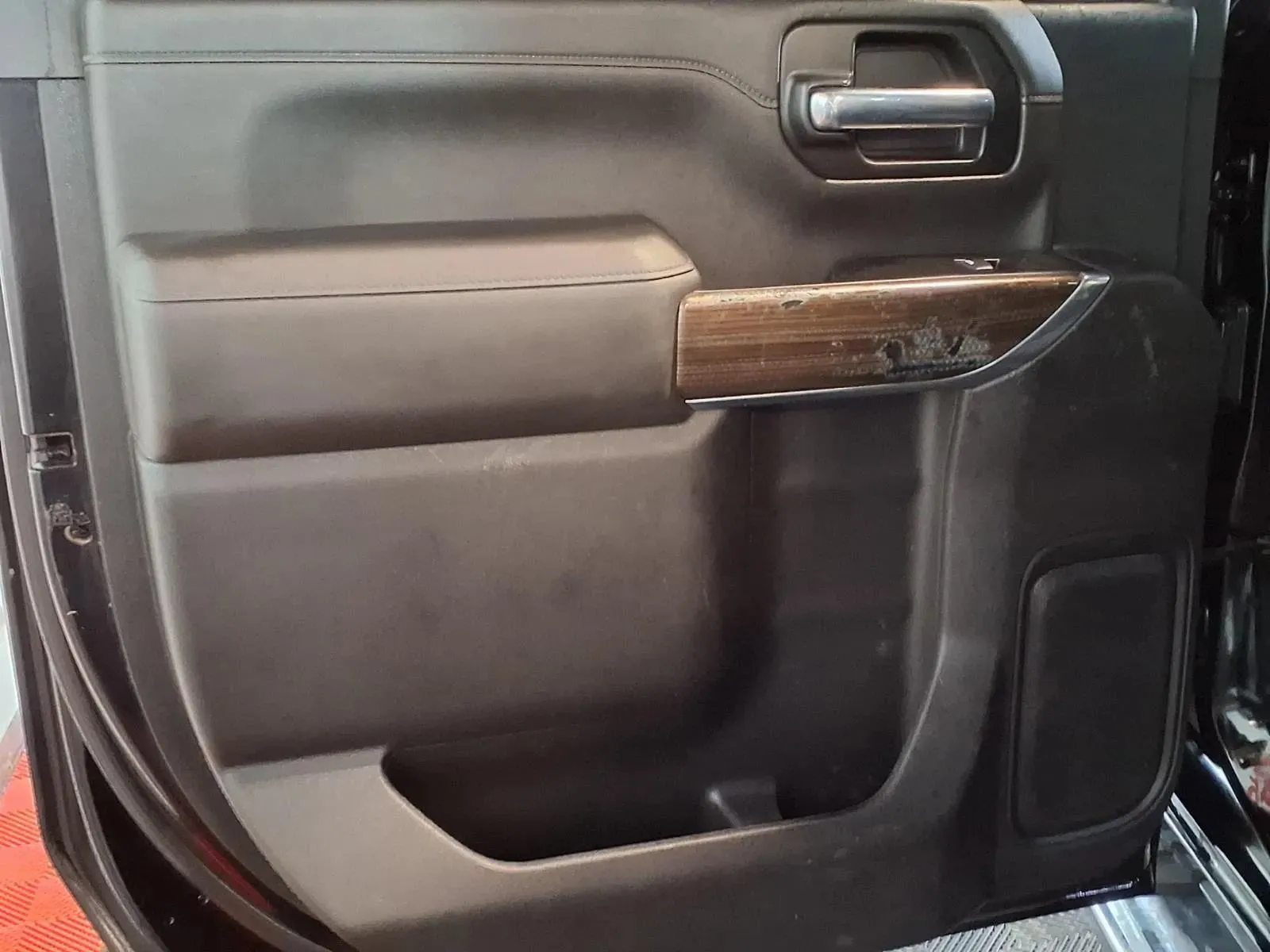 Chevrolet Silverado photo 14