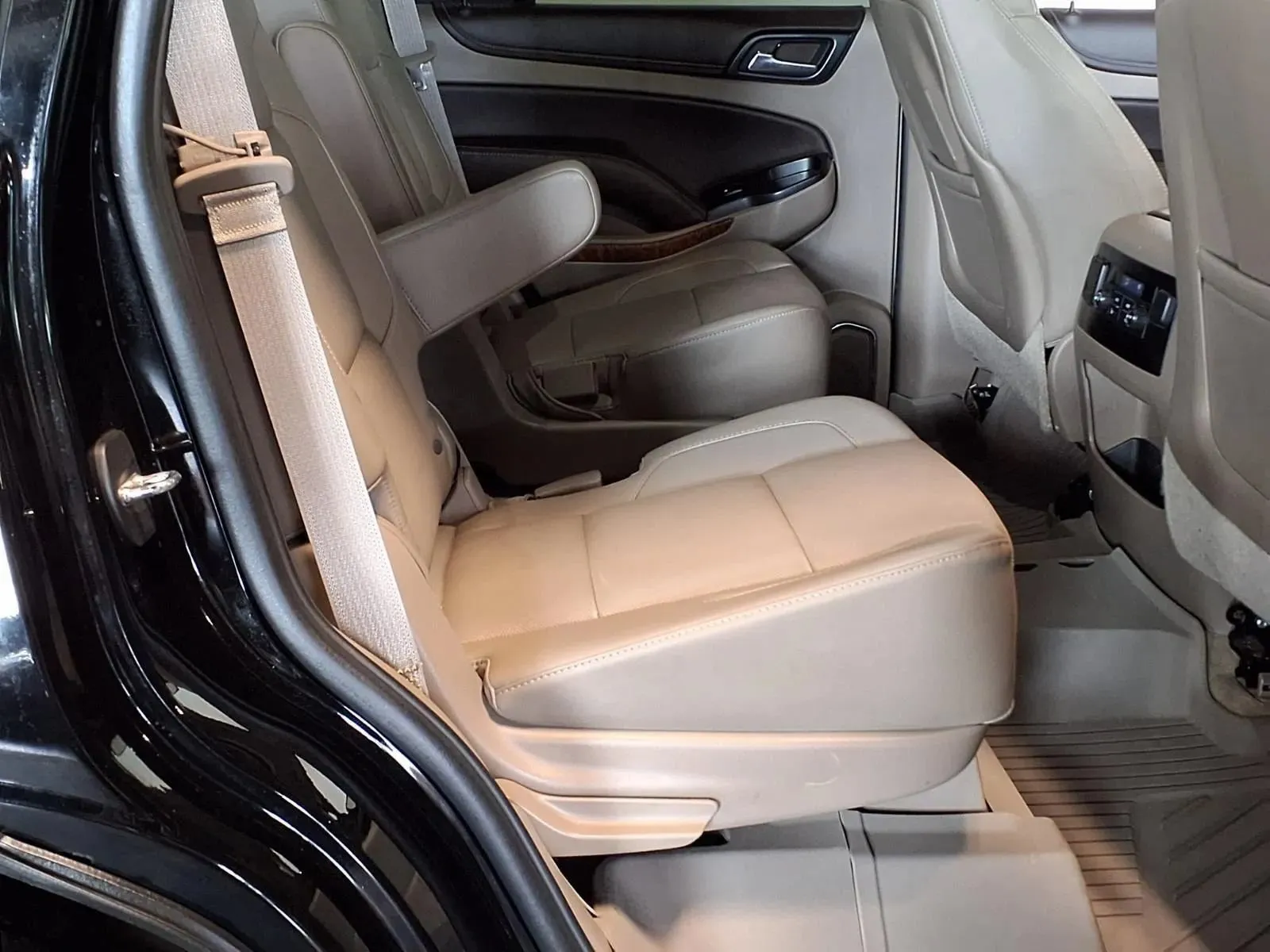 Chevrolet Tahoe photo 13