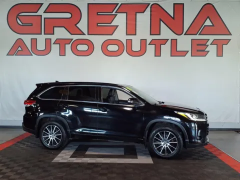 Black 2017 Toyota Highlander SE for sale in Gretna, NE