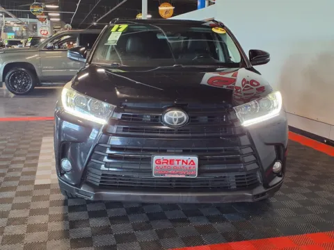 Another view of 2017 Toyota Highlander SE for sale in Gretna, NE at Gretna Auto Outlet