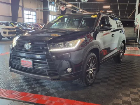 More photos of 2017 Toyota Highlander SE at Gretna Auto Outlet, NE
