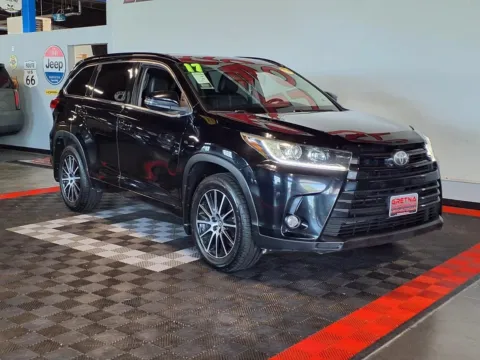 Photos of 2017 Toyota Highlander SE for sale in Gretna, NE at Gretna Auto Outlet
