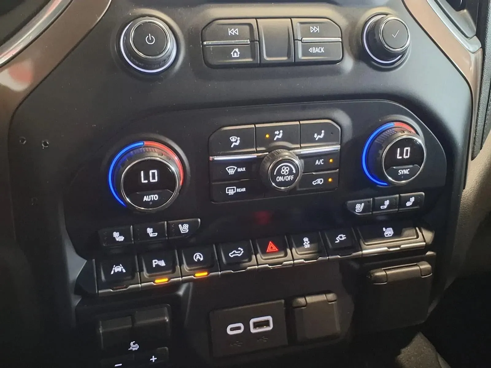Chevrolet Silverado photo 18