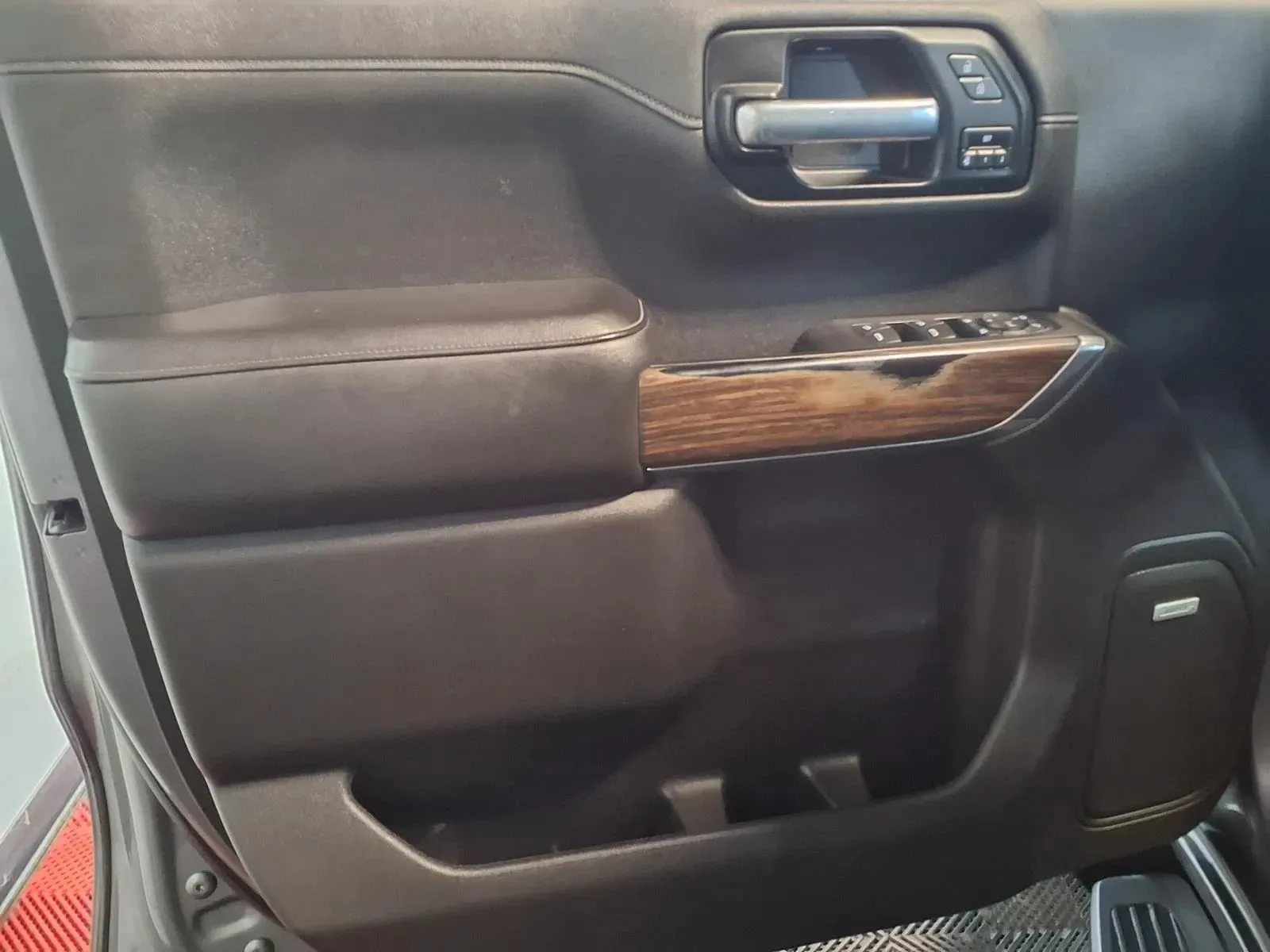 Chevrolet Silverado photo 16