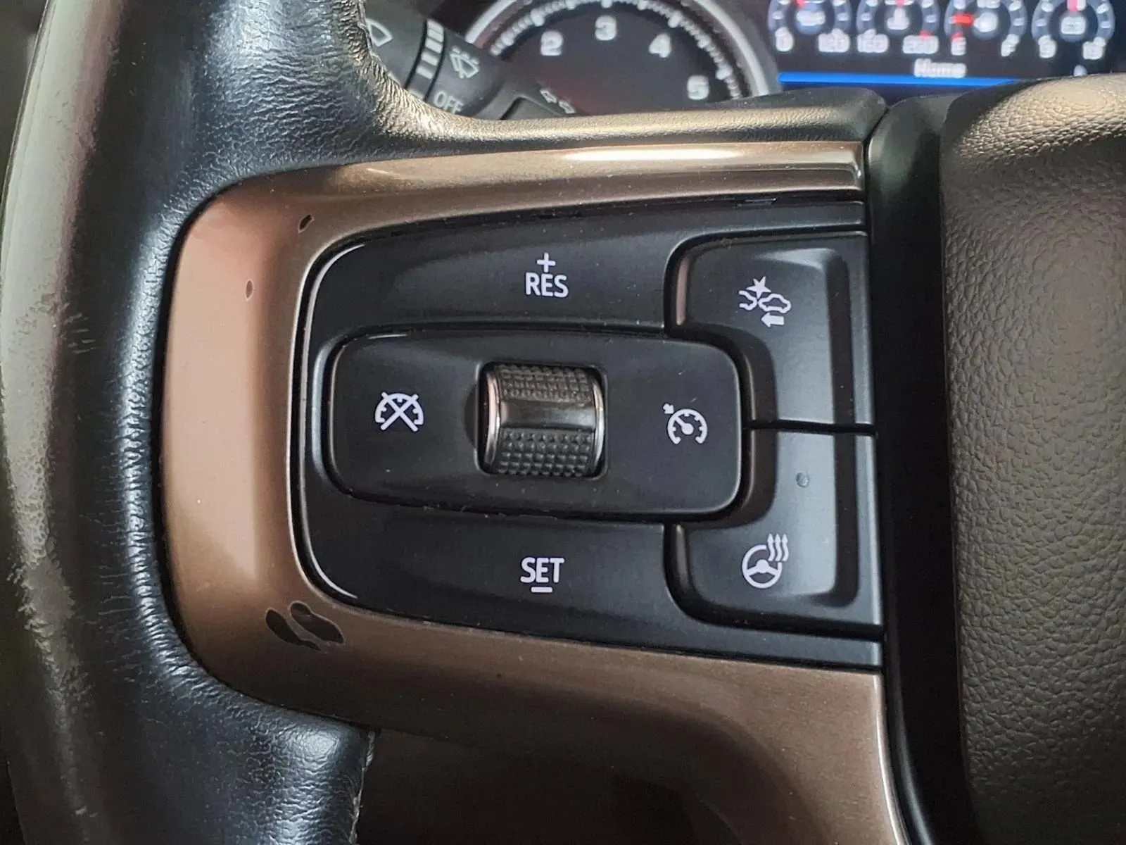 Chevrolet Silverado photo 24