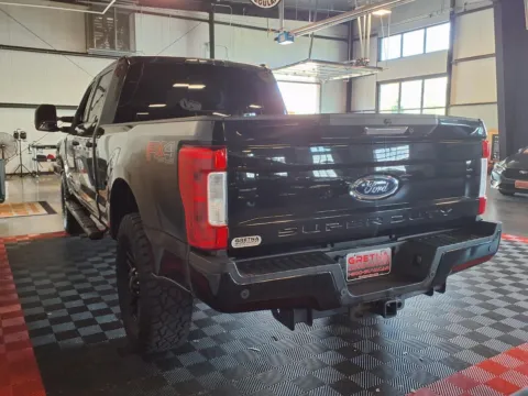 More photos of 2019 Ford F-250 Super Duty Lariat at Gretna Auto Outlet, NE