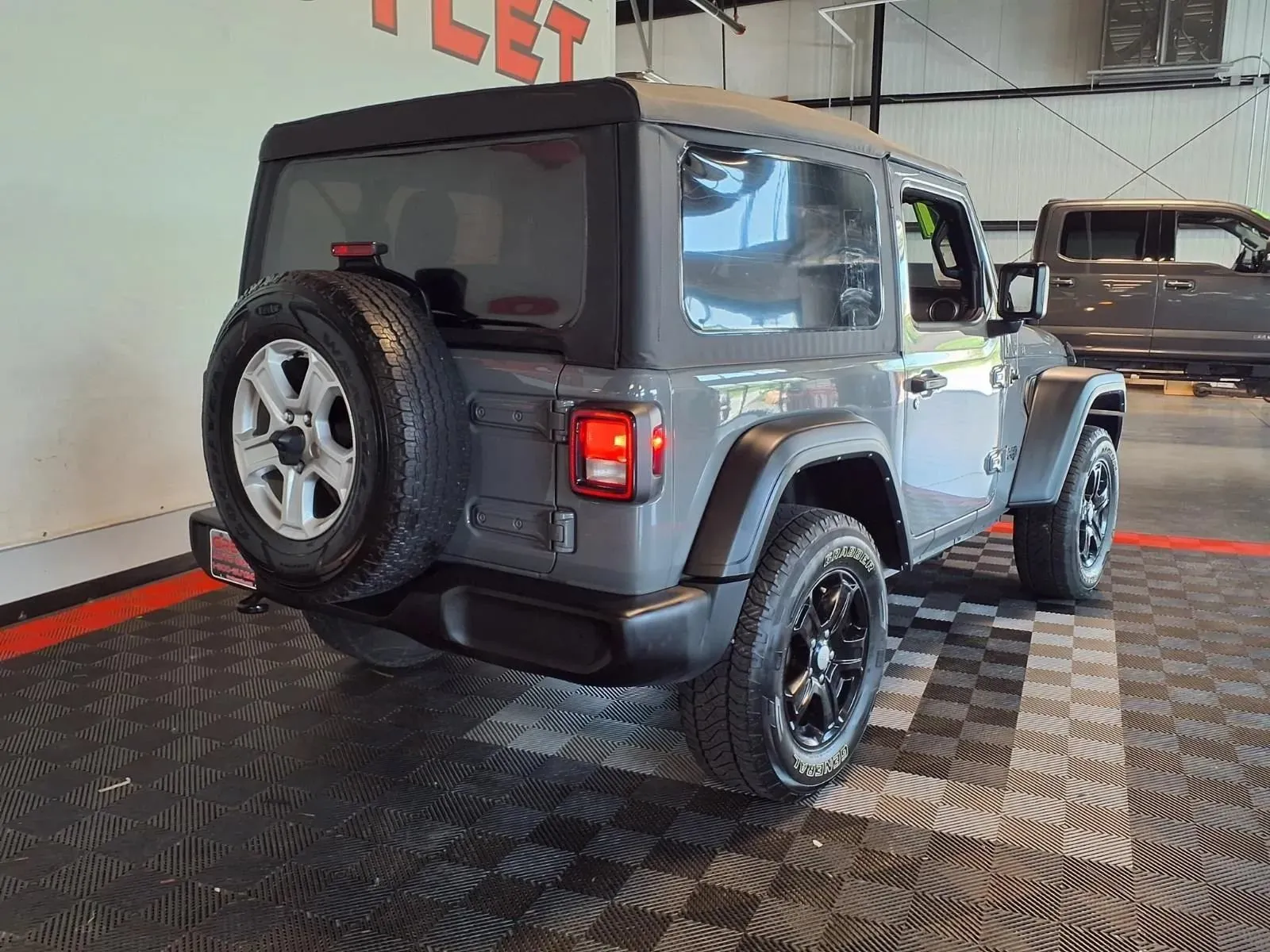 Jeep Wrangler photo 8