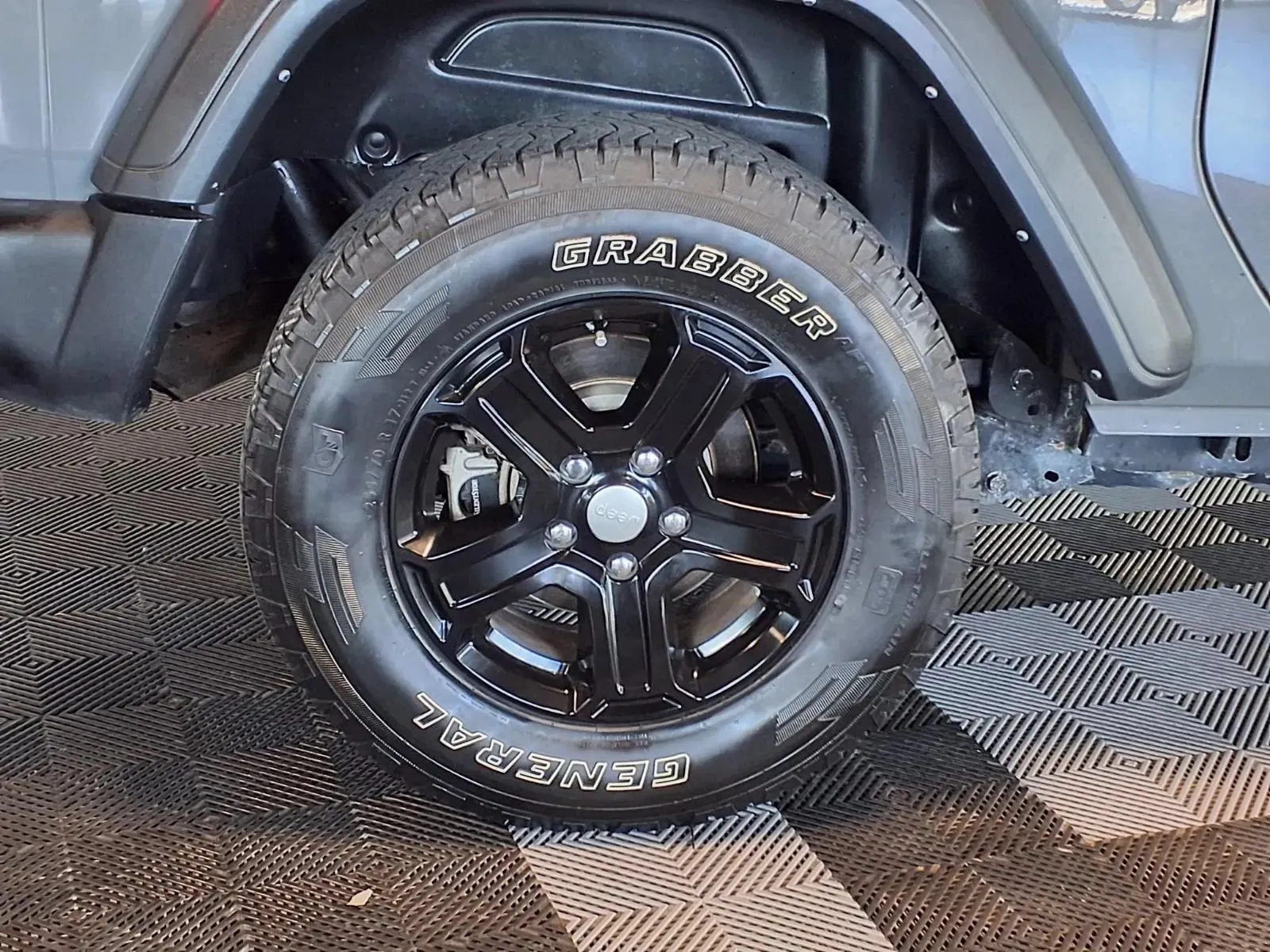 Jeep Wrangler photo 9