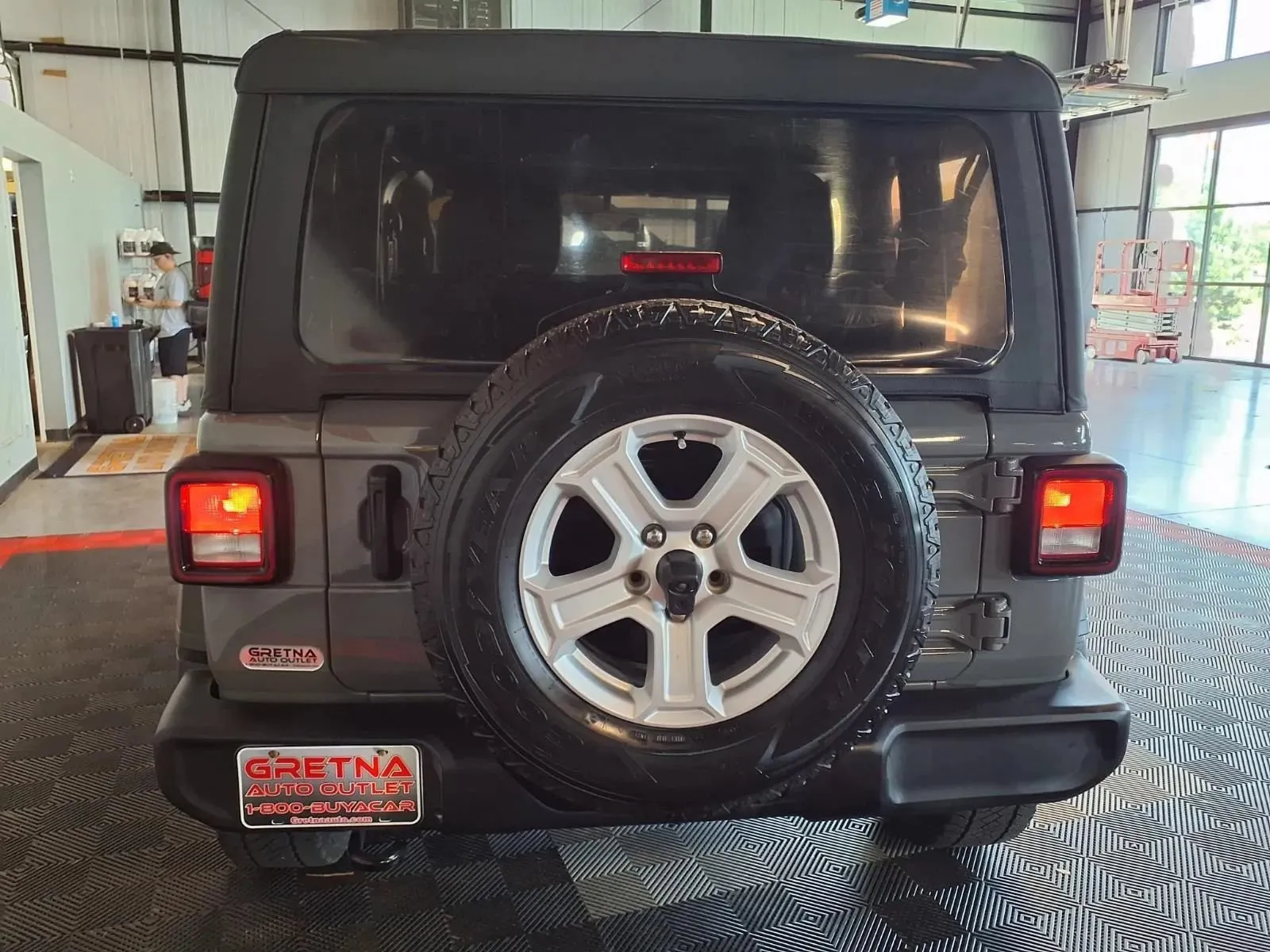Jeep Wrangler photo 6