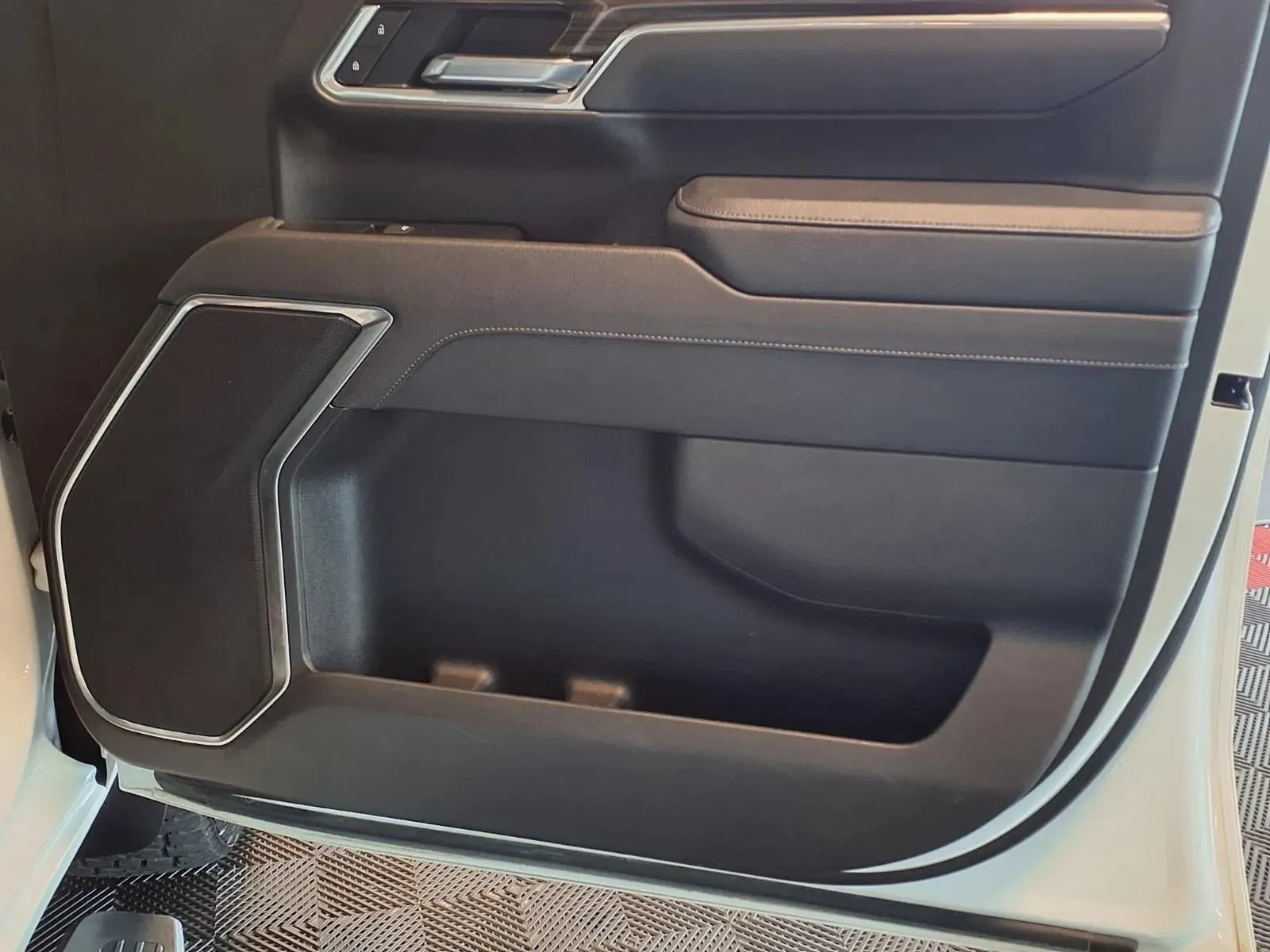 Chevrolet Silverado photo 12