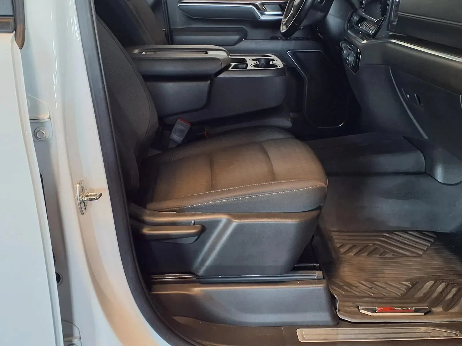 Chevrolet Silverado photo 13