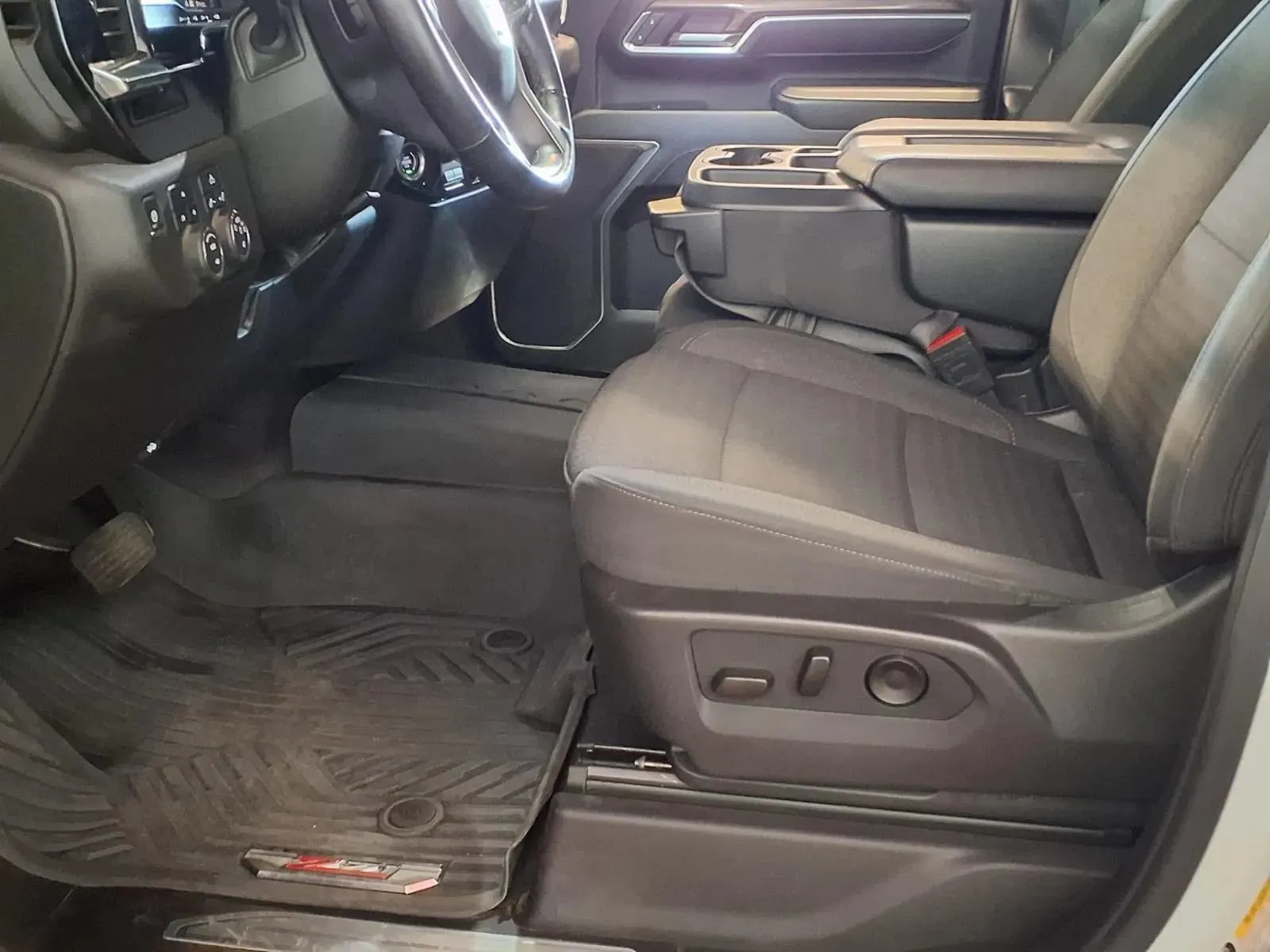 Chevrolet Silverado photo 17