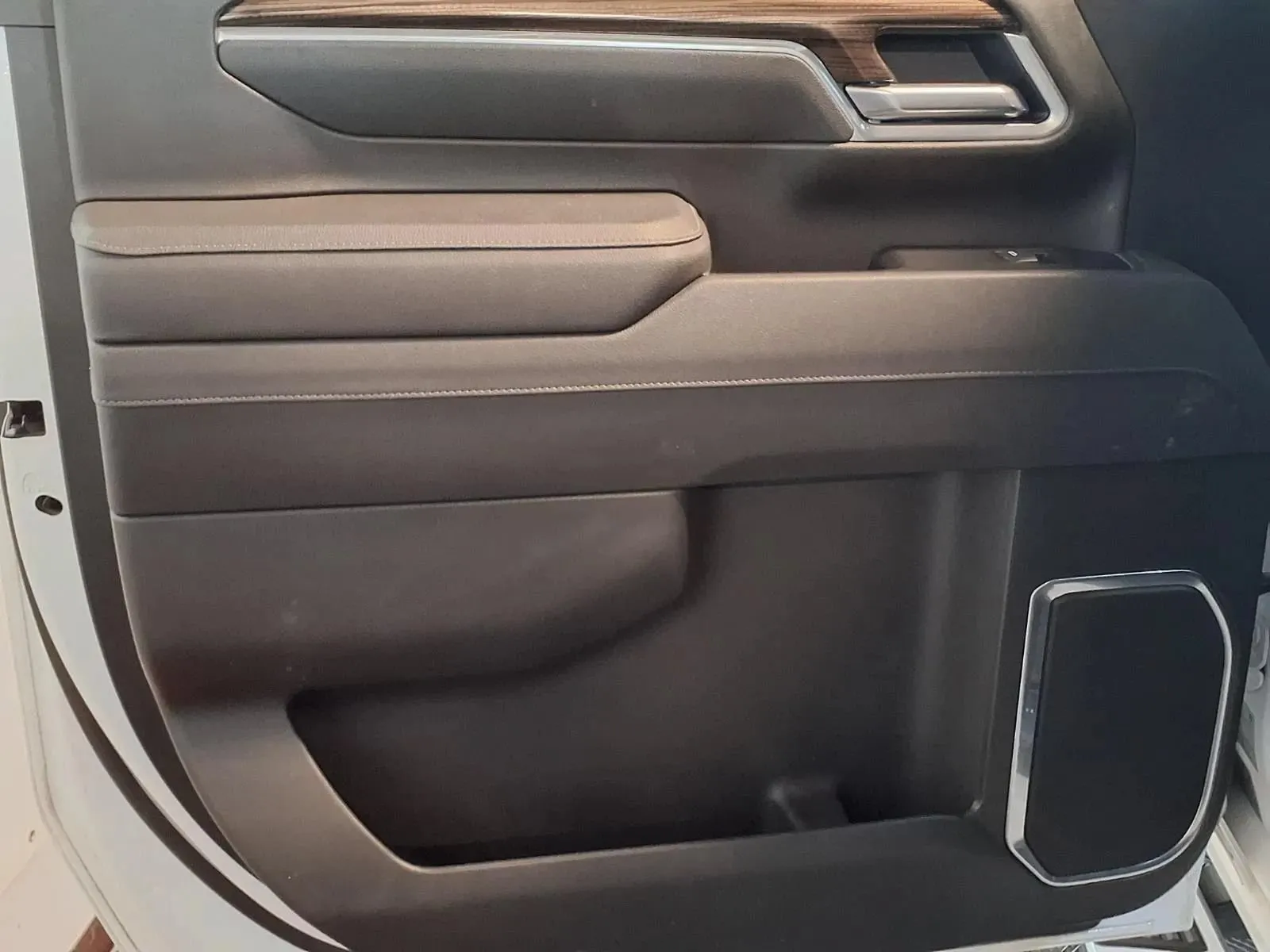 Chevrolet Silverado photo 14