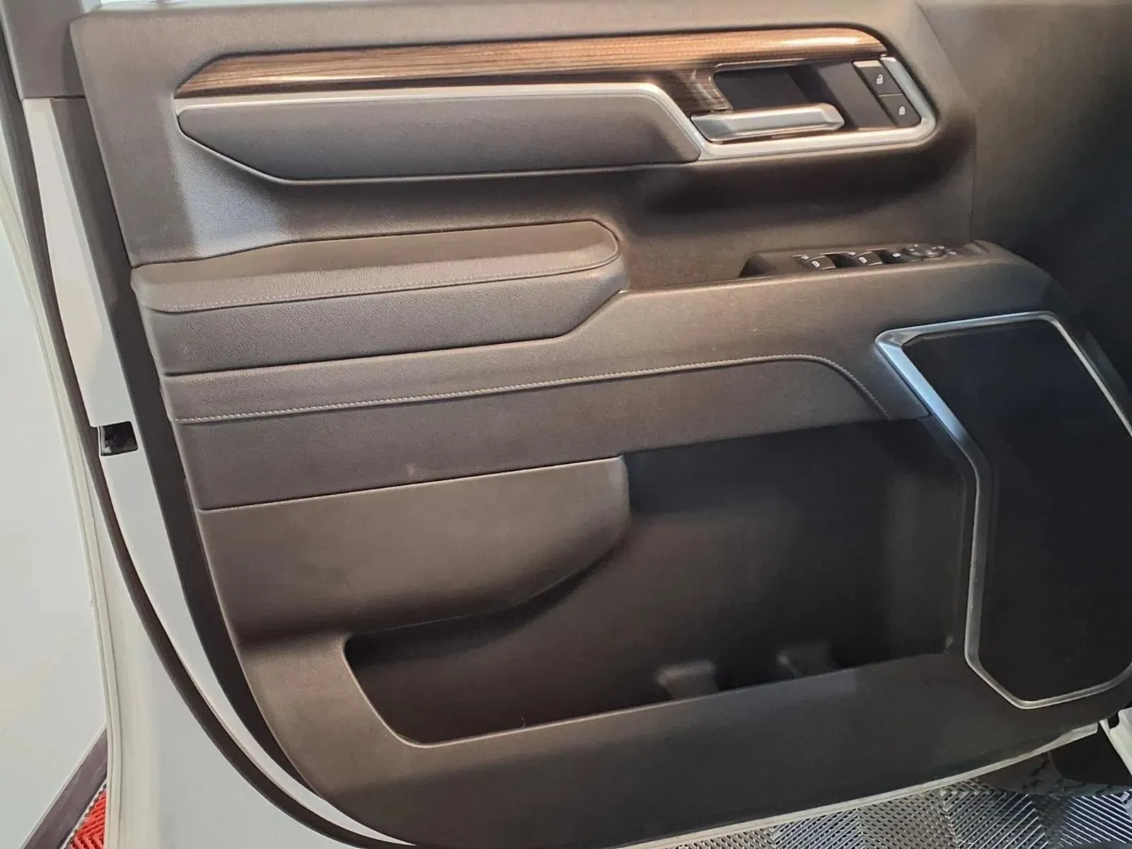 Chevrolet Silverado photo 18