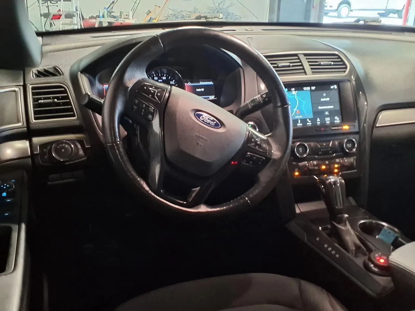 Ford Explorer photo 16
