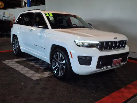 Photos of 2023 Jeep Grand Cherokee Overland for sale in Gretna, NE at Gretna Auto Outlet