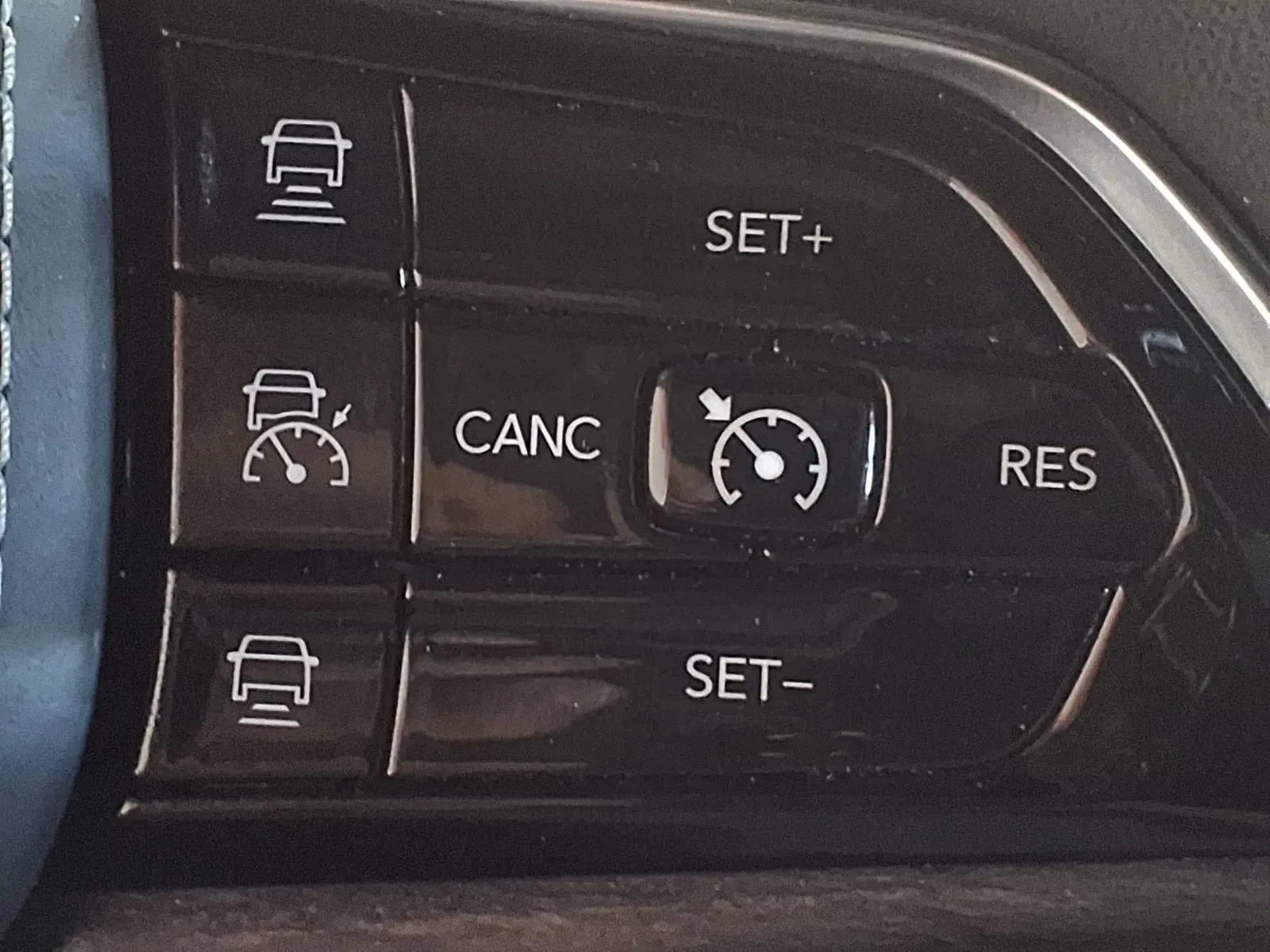 Jeep Grand Cherokee photo 27