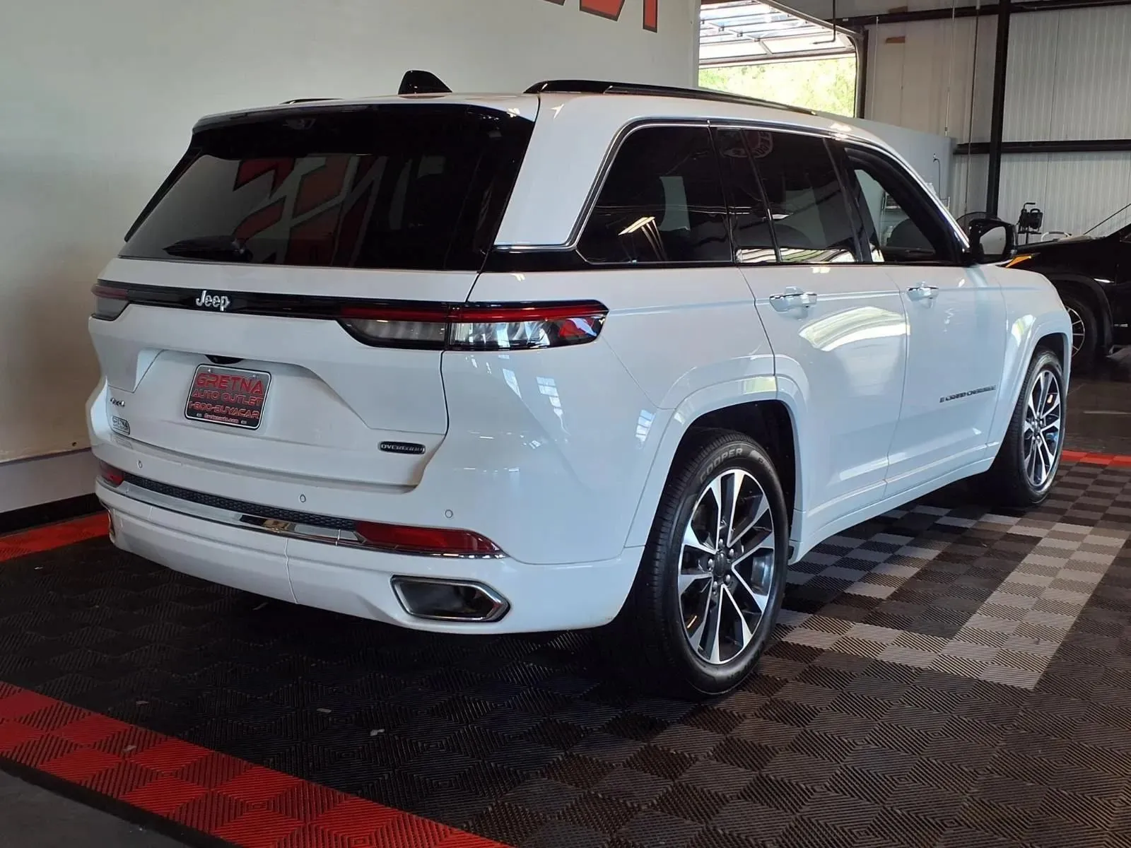 Jeep Grand Cherokee photo 7
