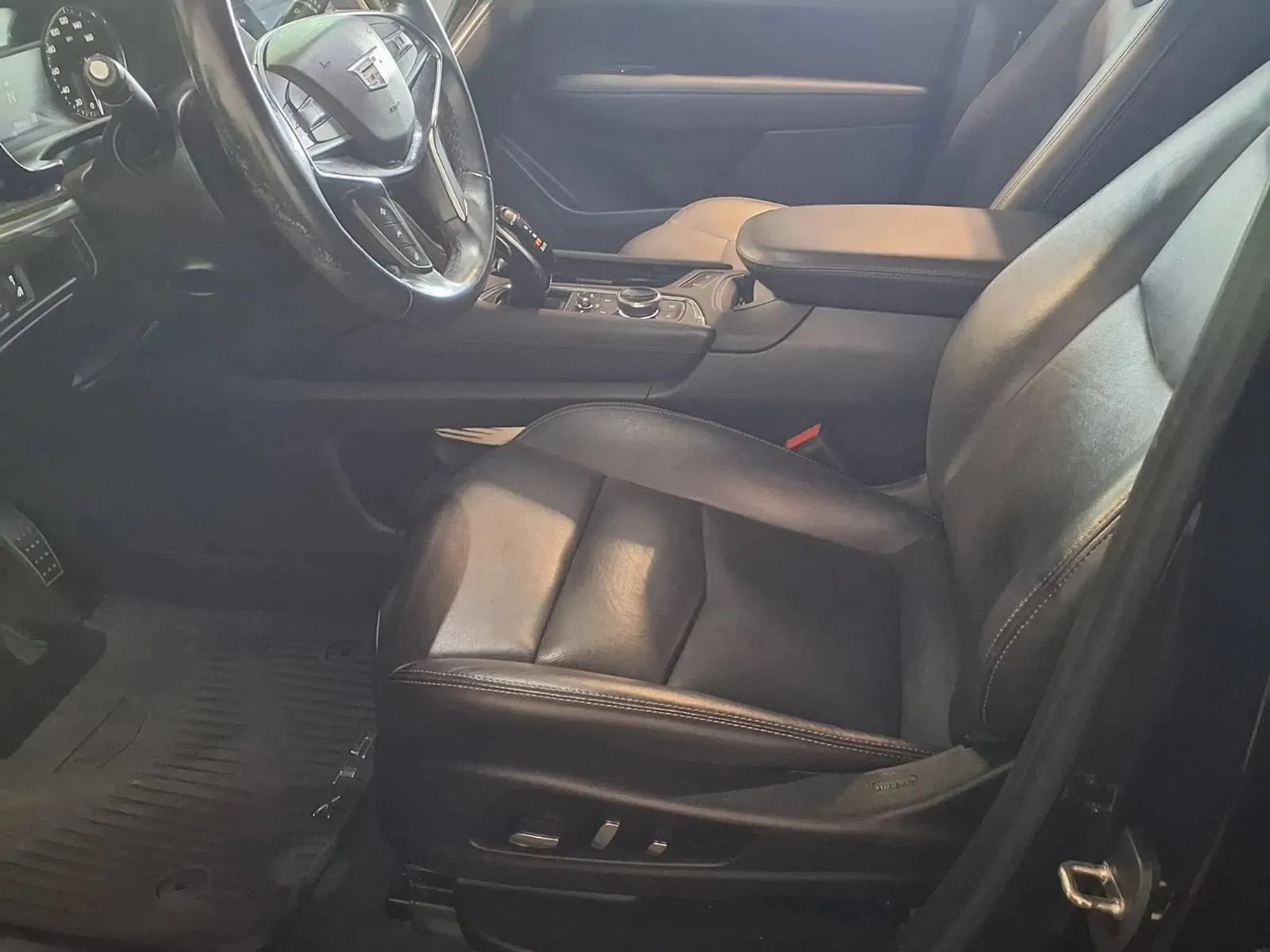 Cadillac XT5 photo 17