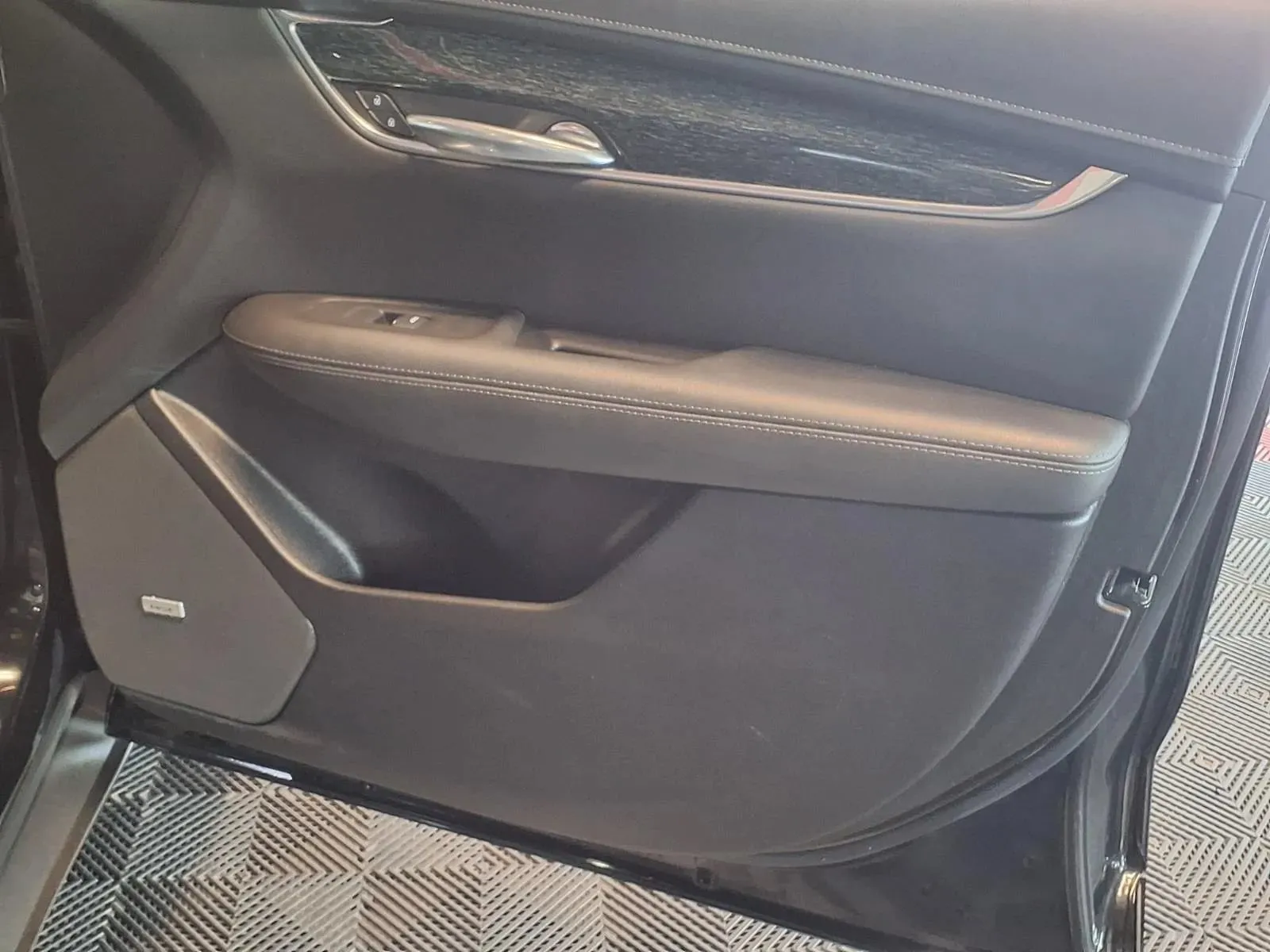 Cadillac XT5 photo 12