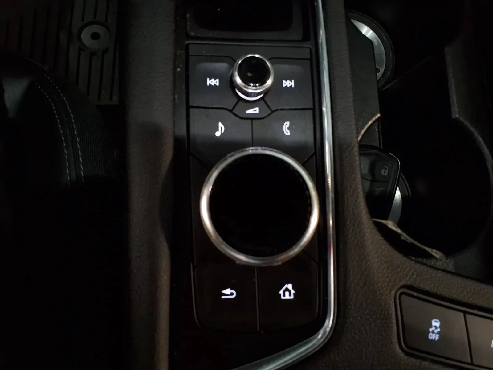 Cadillac XT5 photo 21