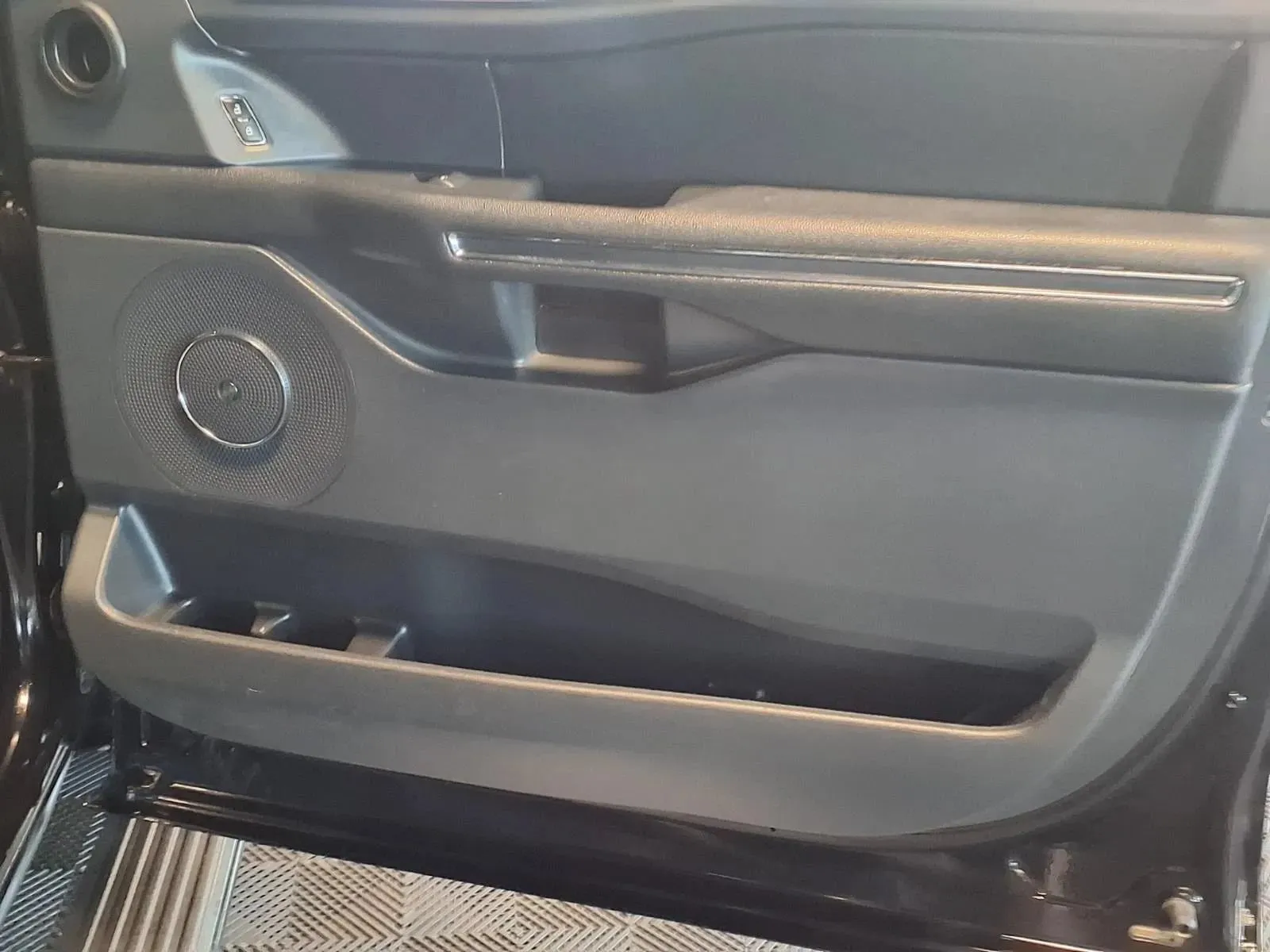 Ford Expedition MAX photo 13