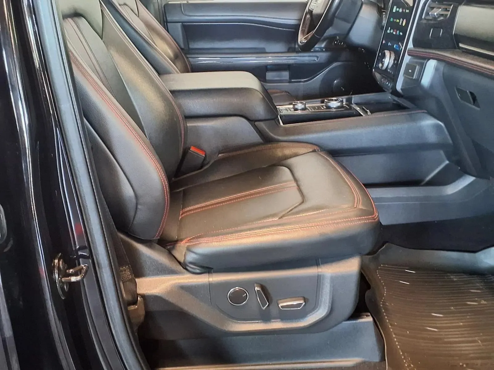 Ford Expedition MAX photo 14