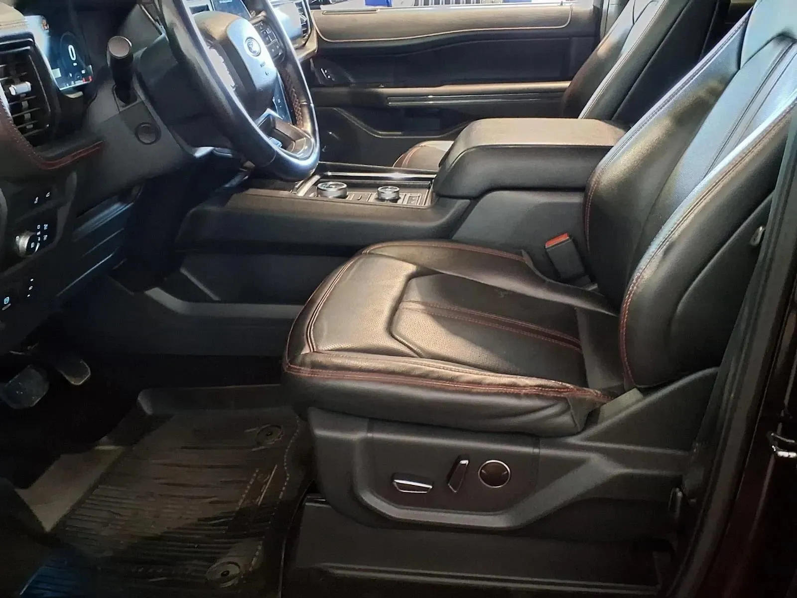 Ford Expedition MAX photo 18