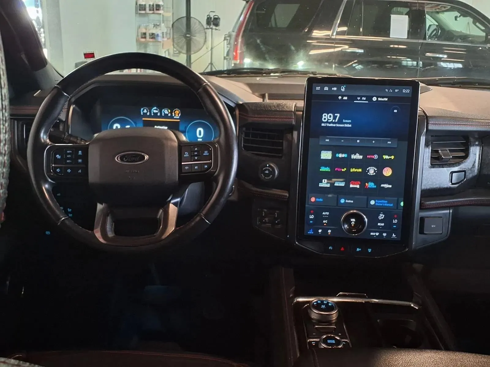 Ford Expedition MAX photo 17