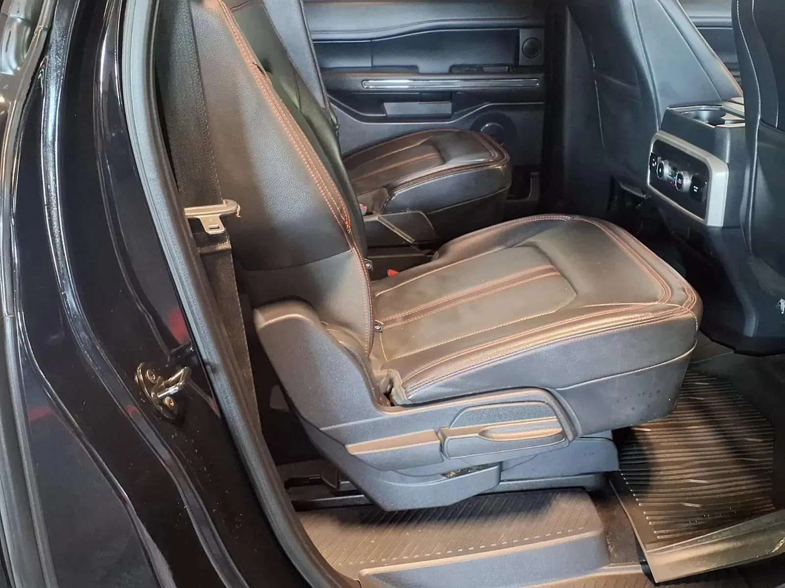 Ford Expedition MAX photo 12