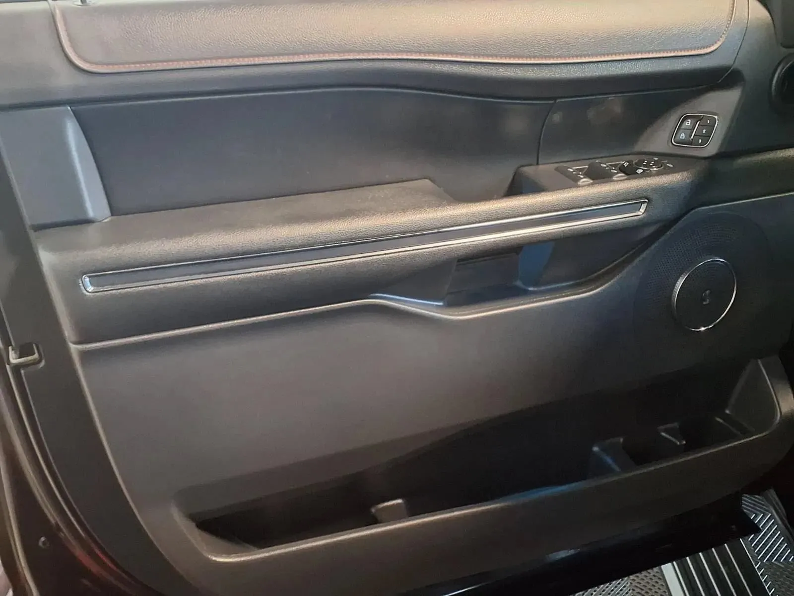 Ford Expedition MAX photo 19