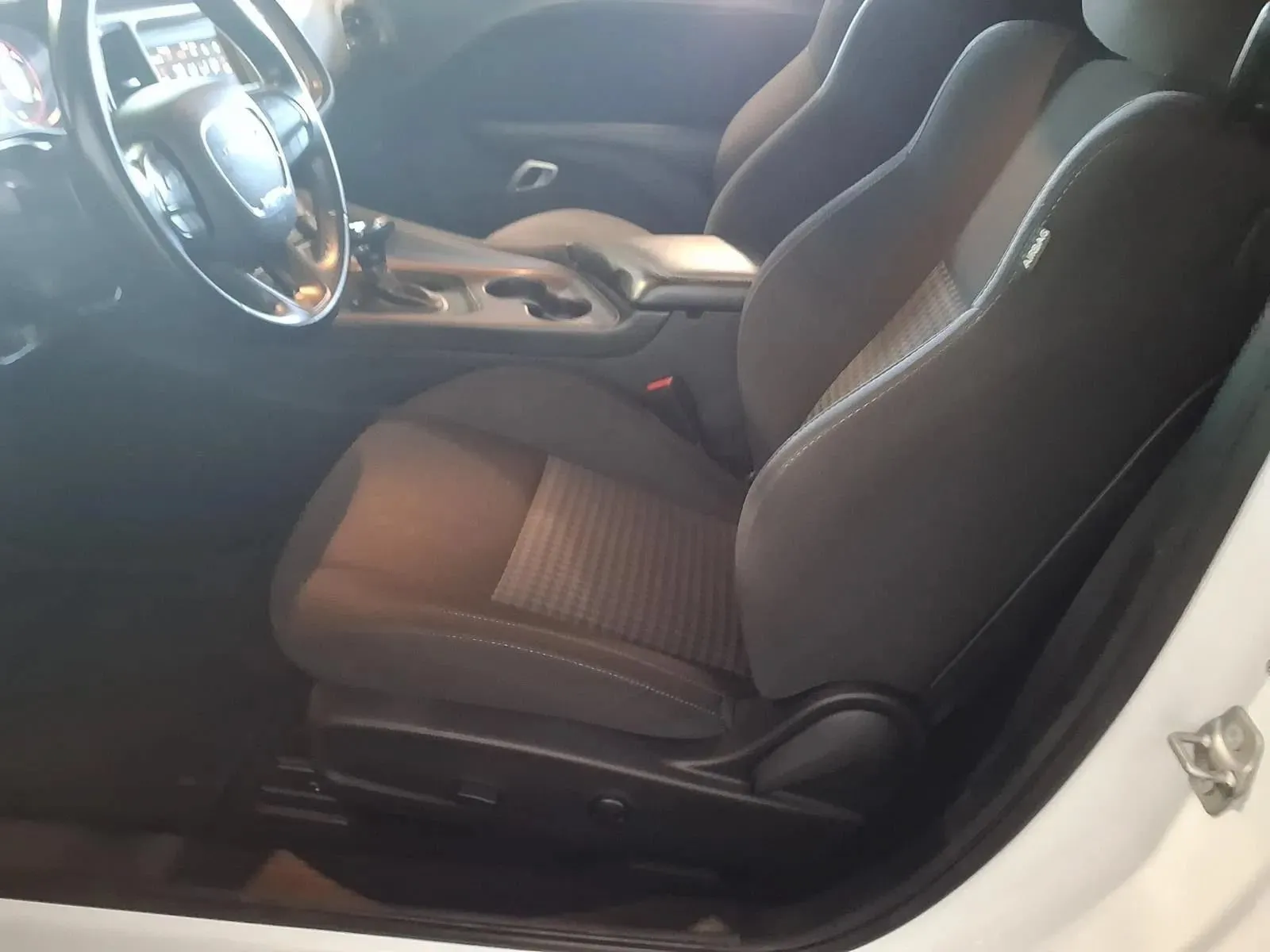 Dodge Challenger photo 13
