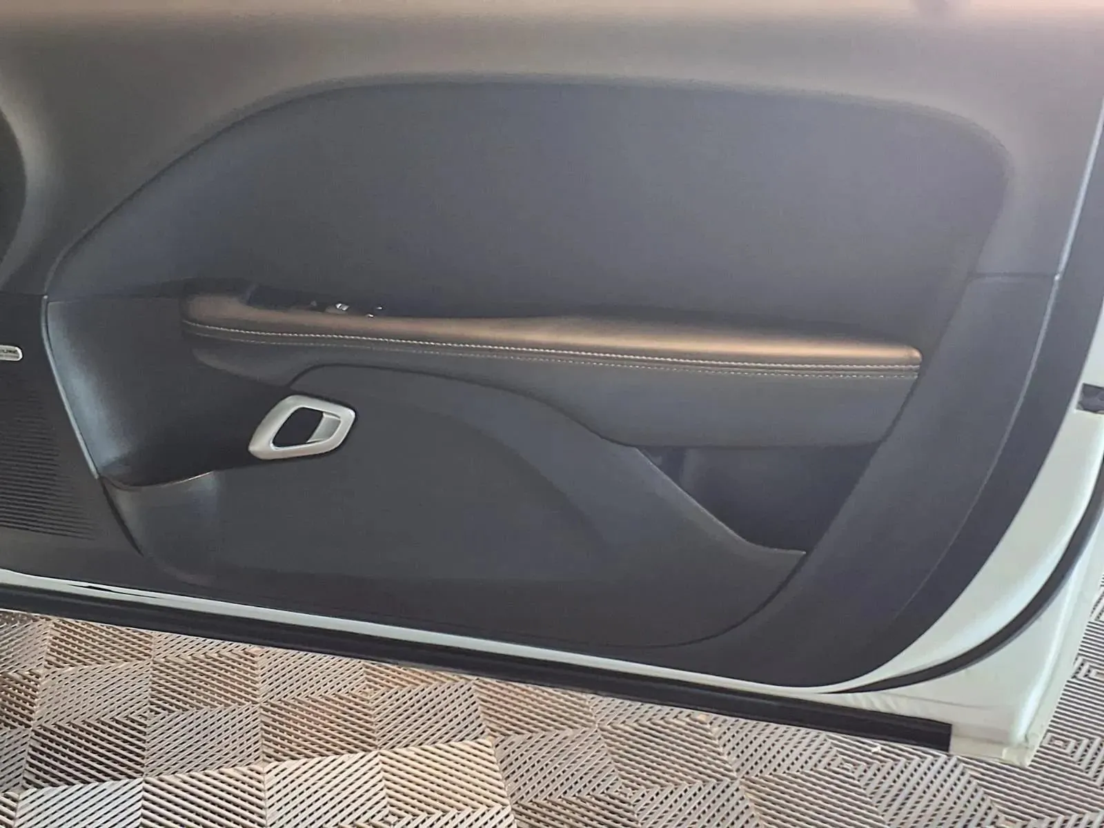 Dodge Challenger photo 9