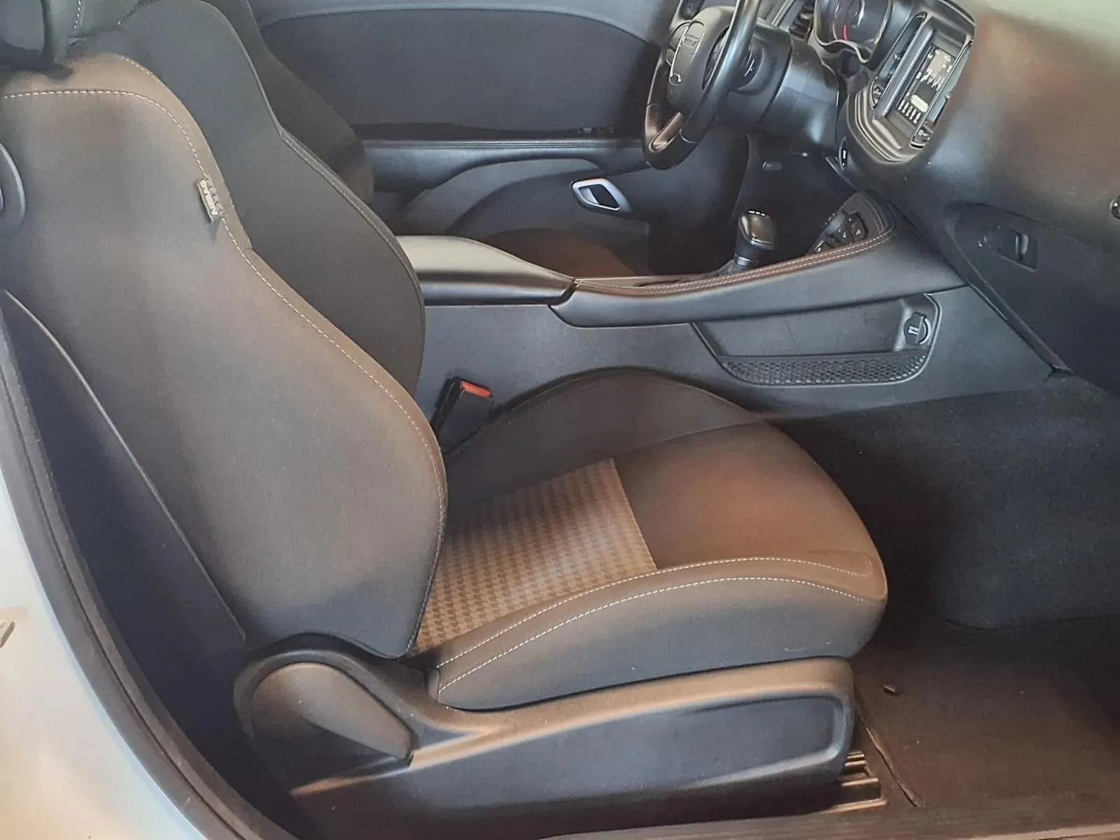 Dodge Challenger photo 10