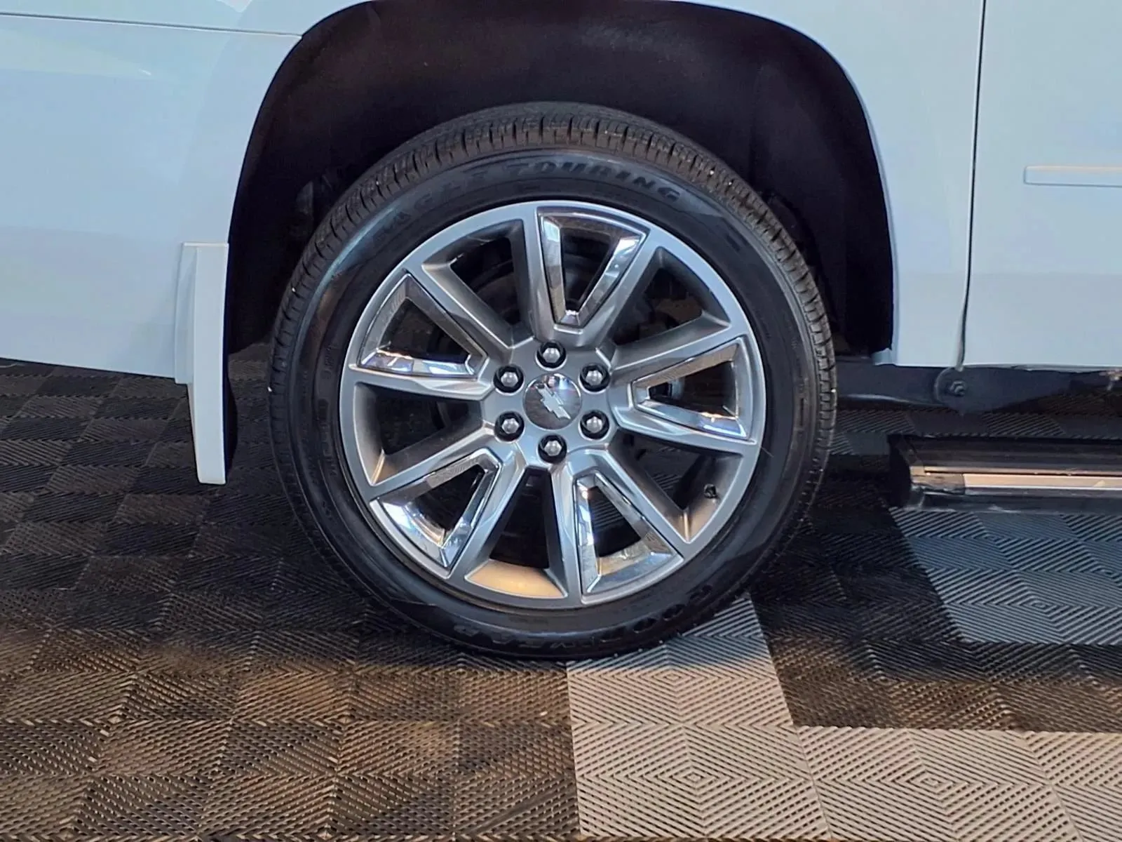Chevrolet Suburban photo 10