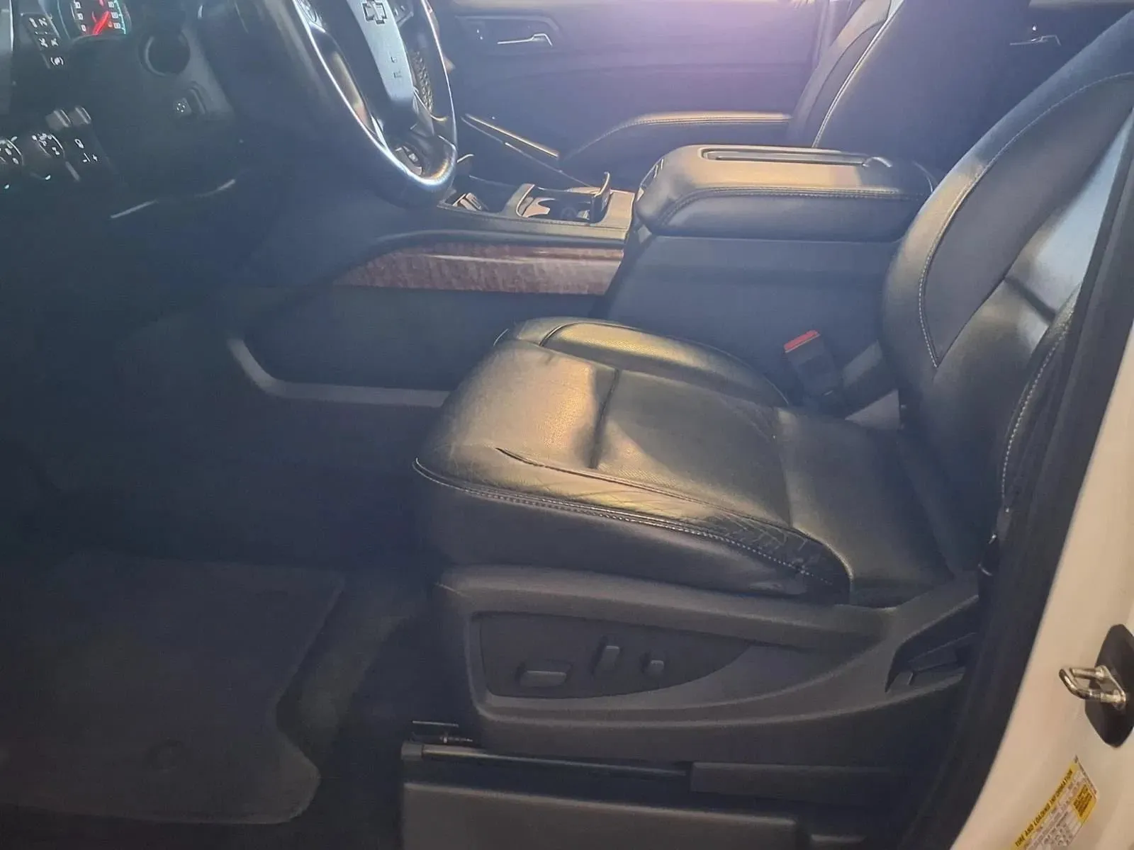Chevrolet Suburban photo 17