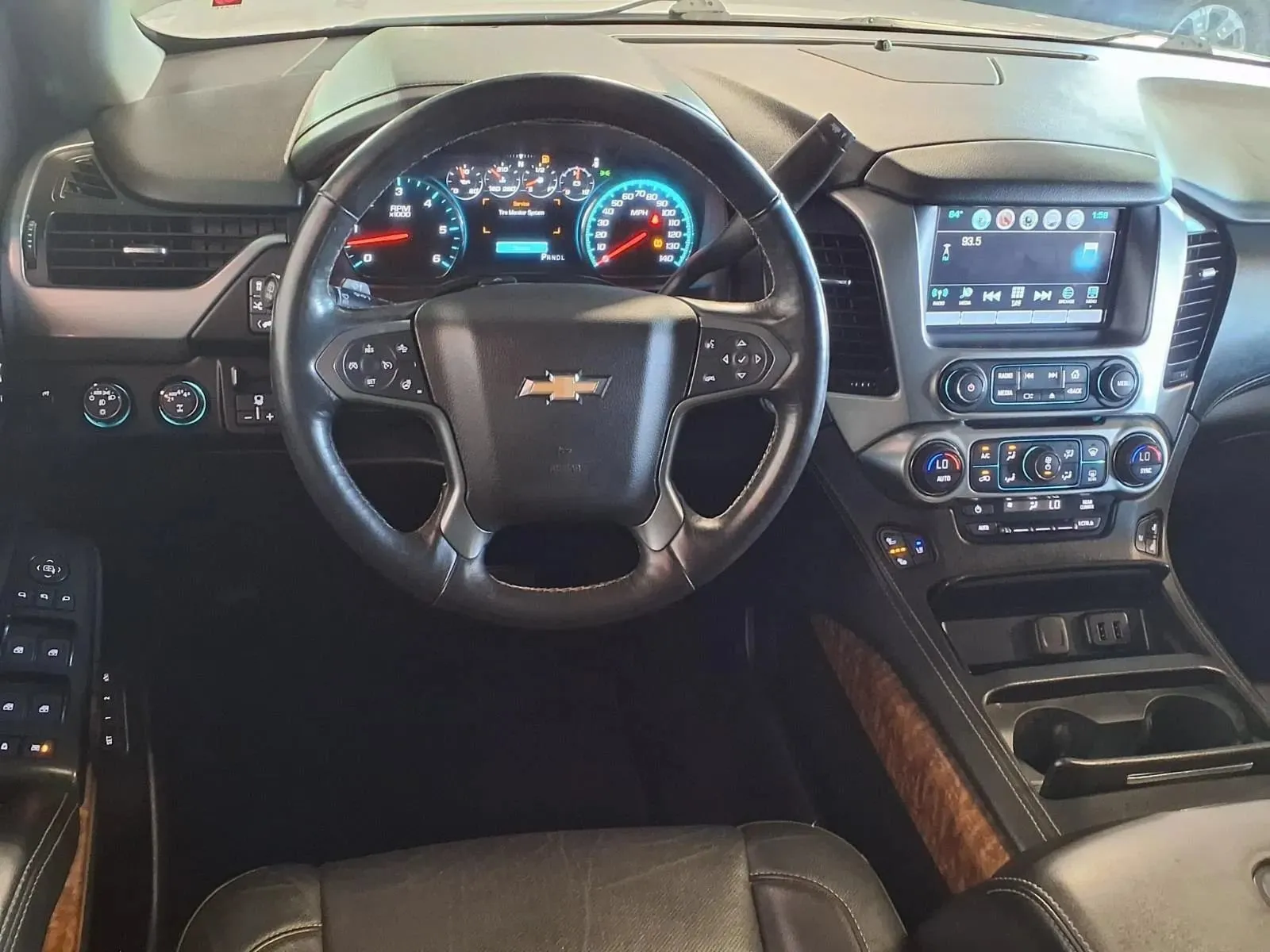 Chevrolet Suburban photo 16