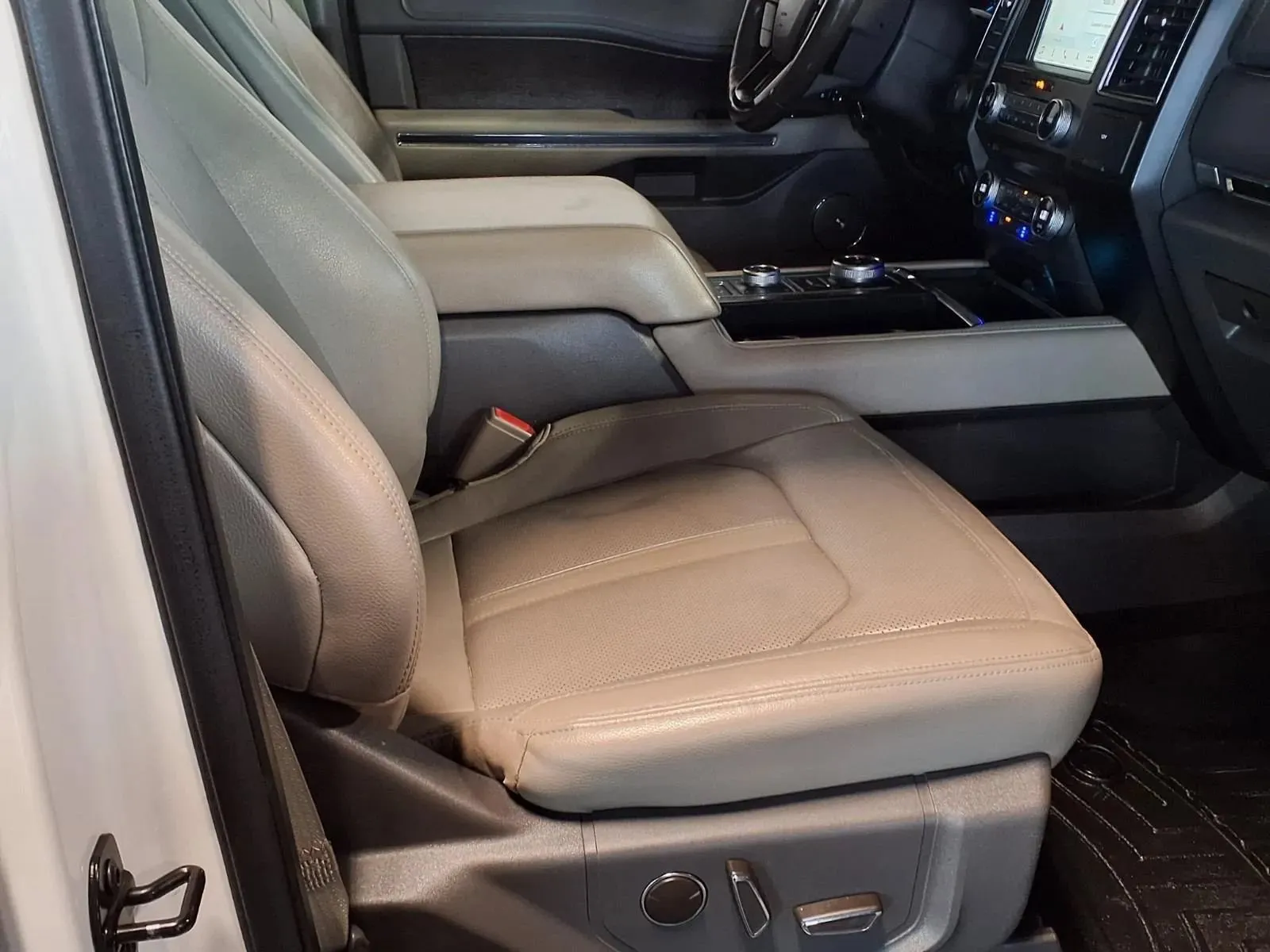 Ford Expedition photo 13