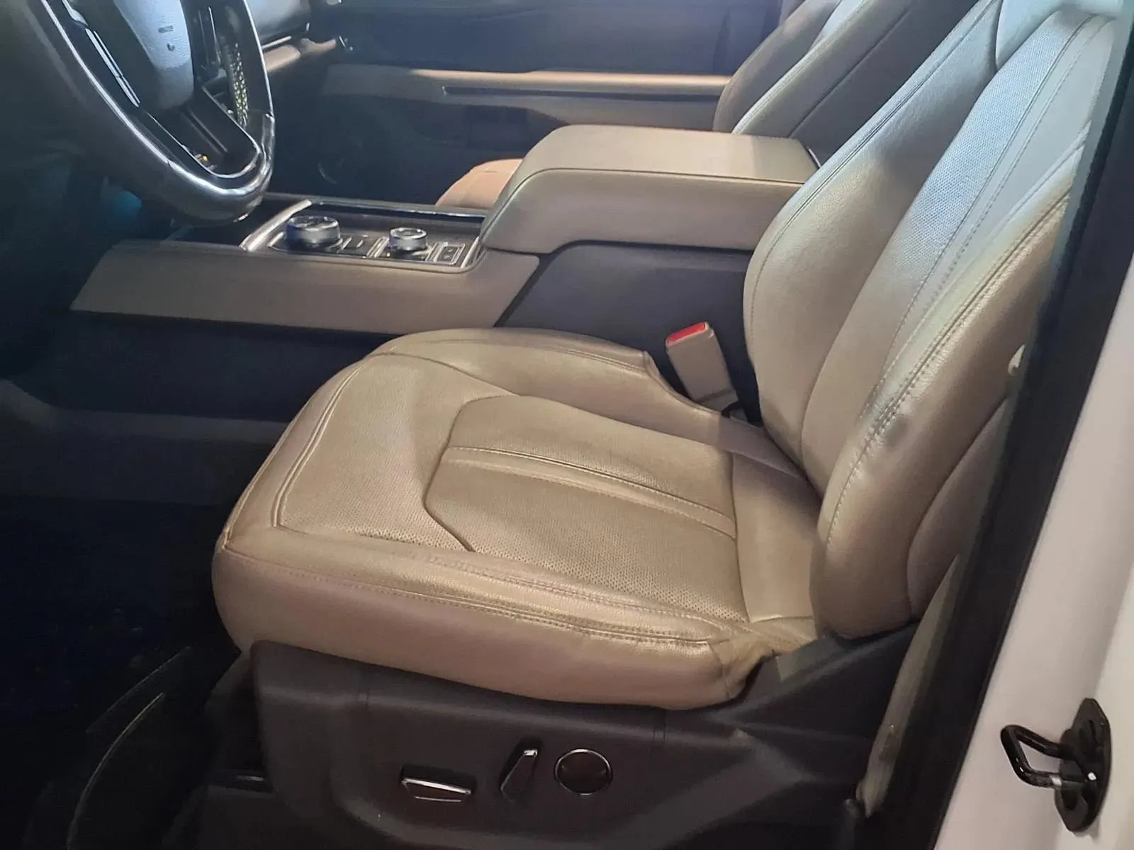 Ford Expedition photo 18