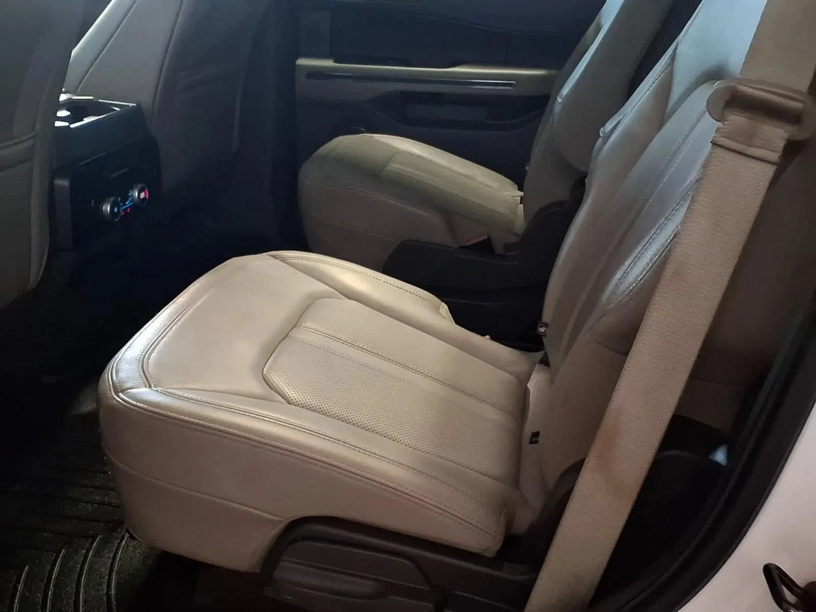 Ford Expedition photo 15