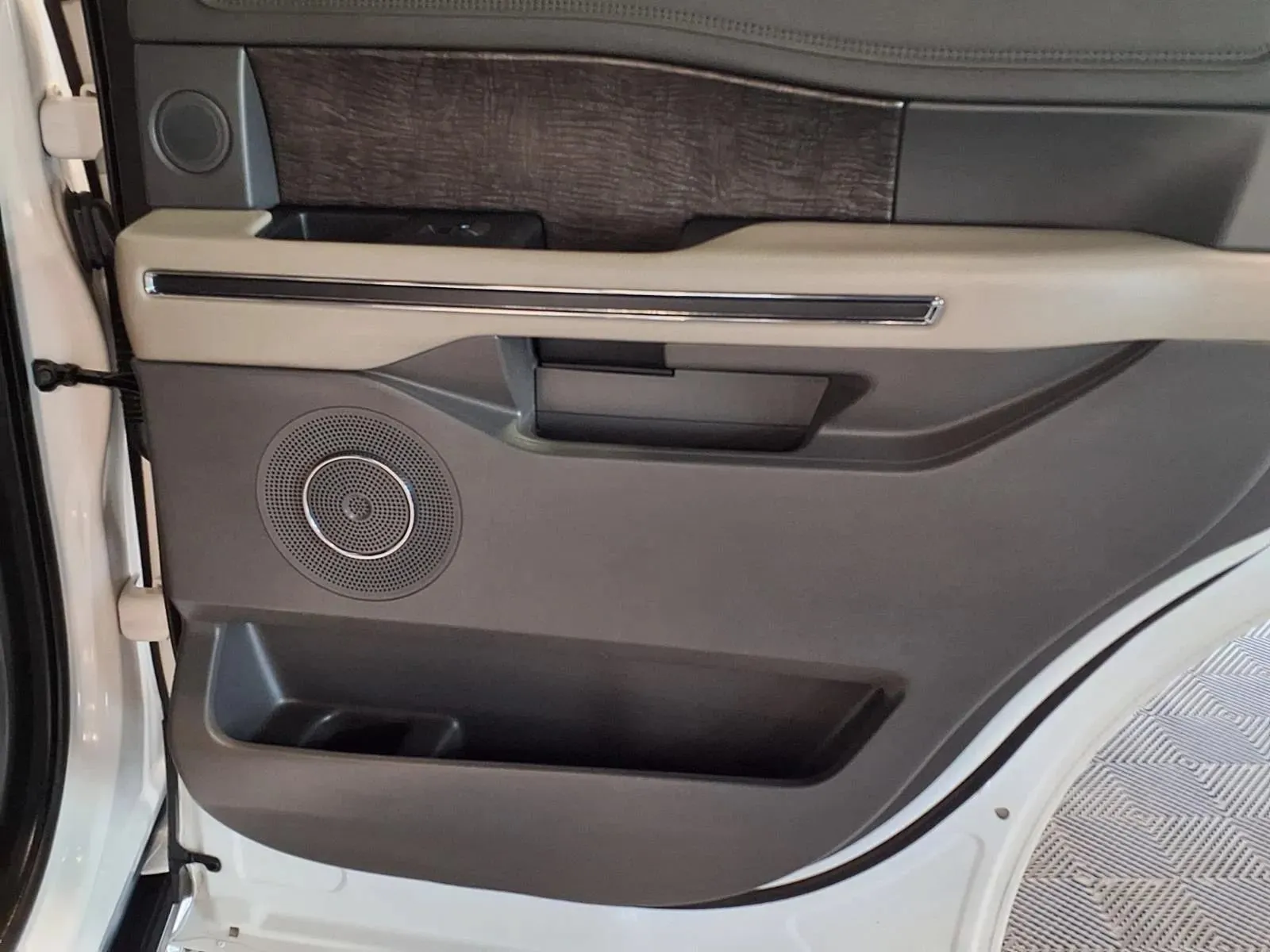 Ford Expedition photo 10