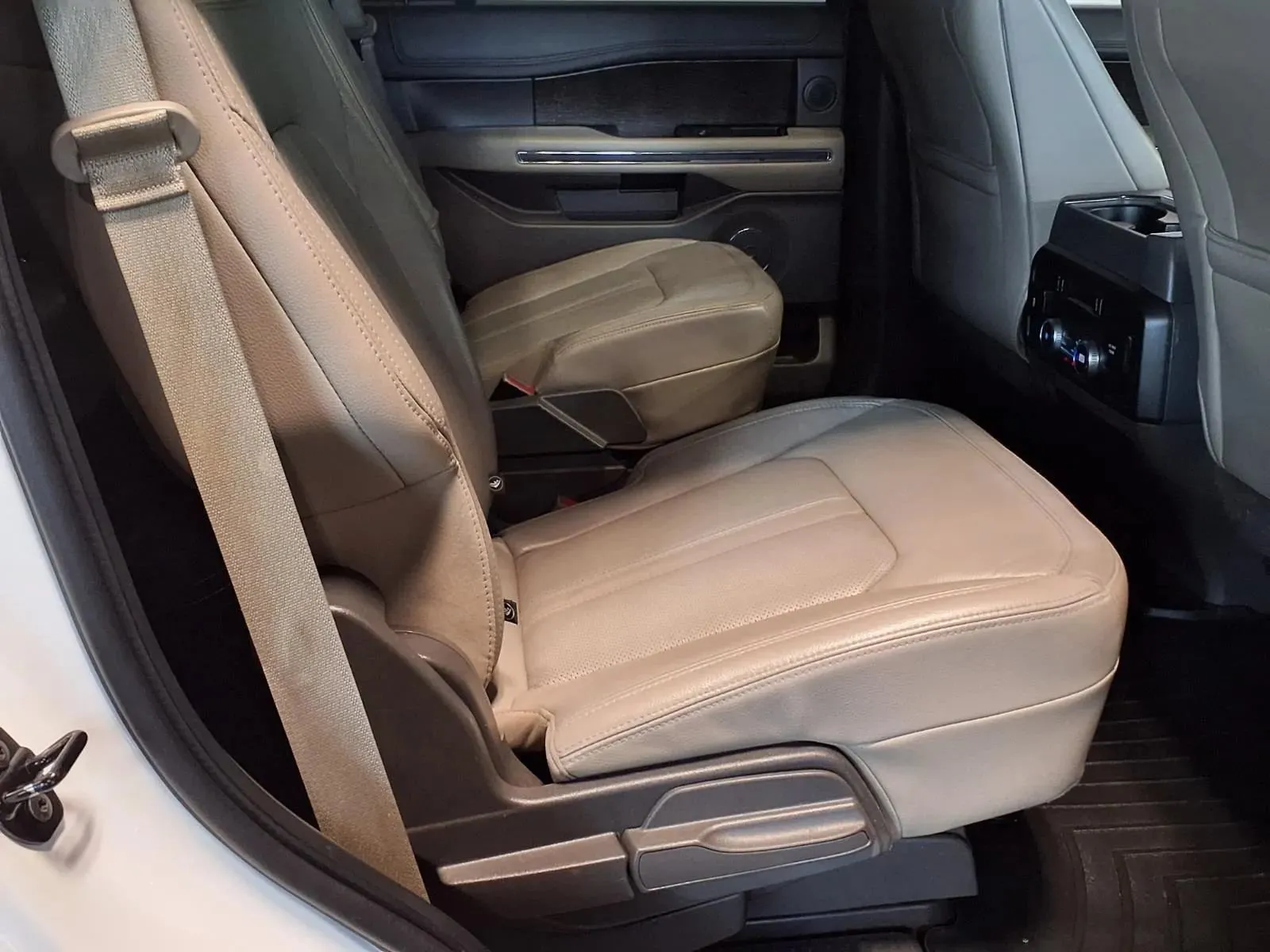 Ford Expedition photo 11