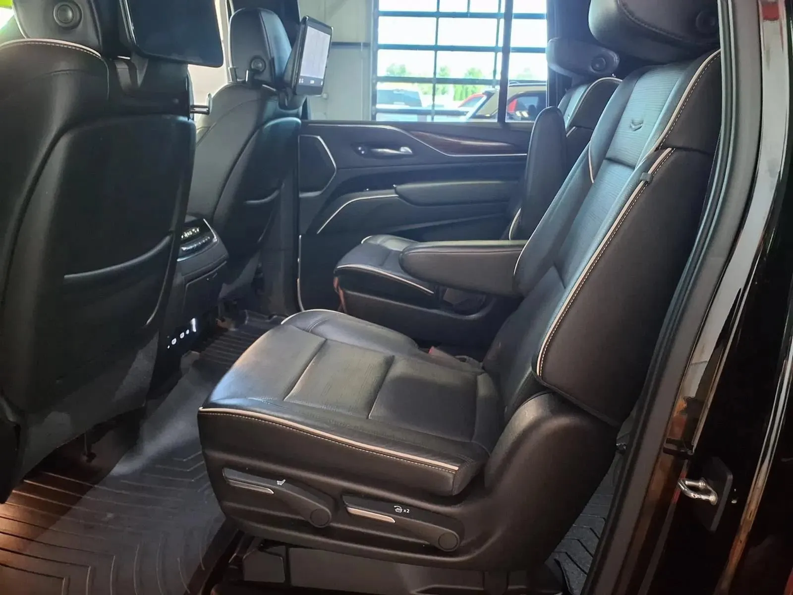 Cadillac Escalade ESV photo 15